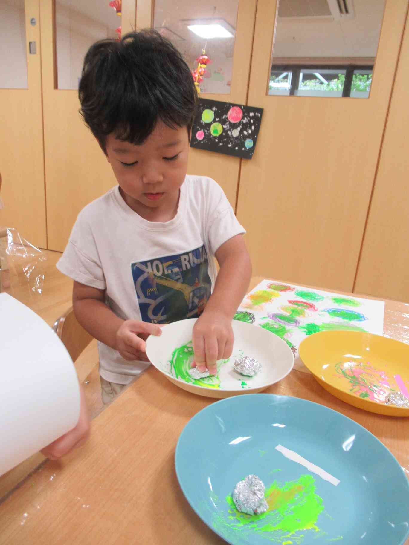 3歳児りす組　9月製作遊び「宇宙」