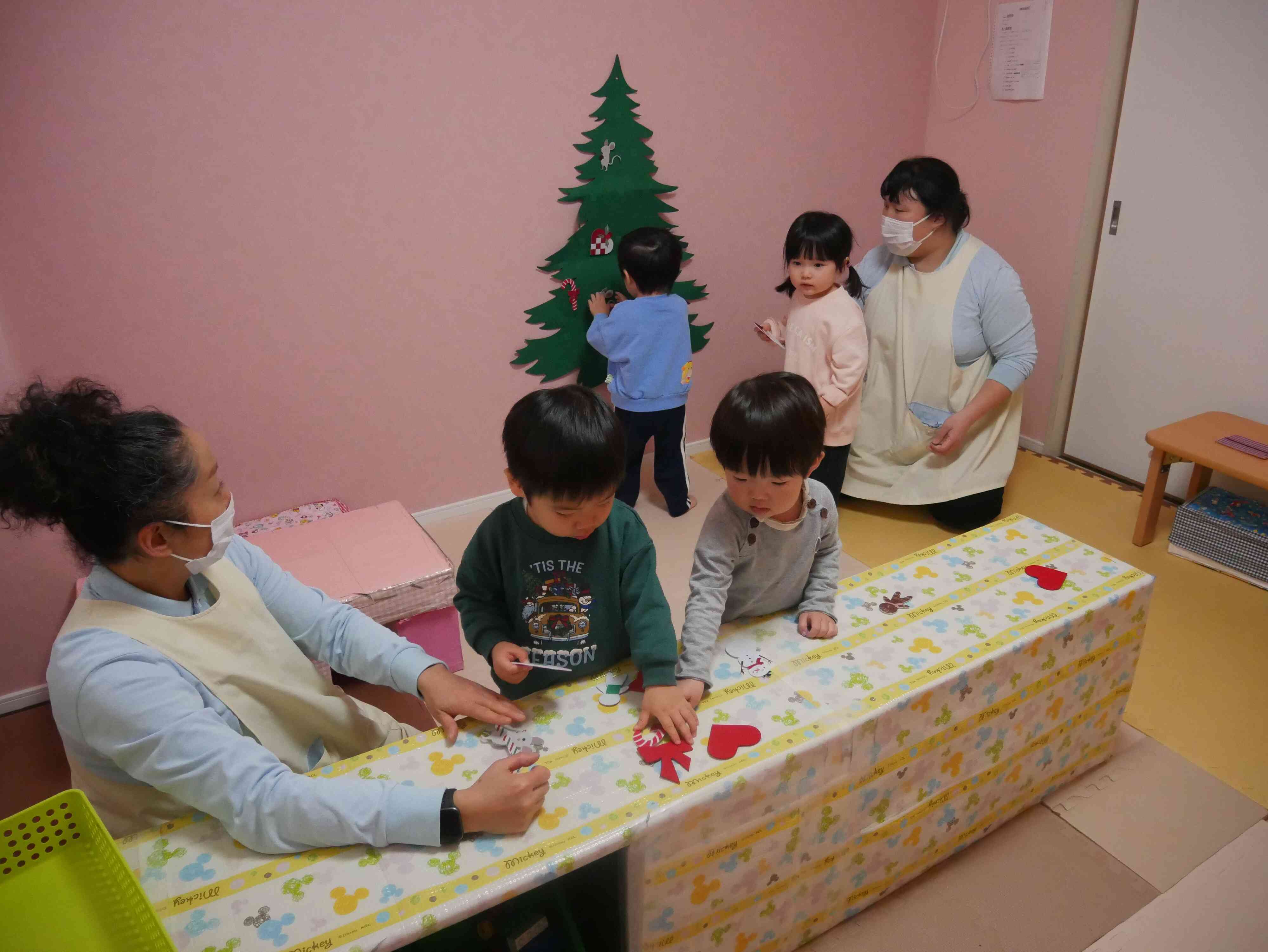 みんなで飾り付け♪