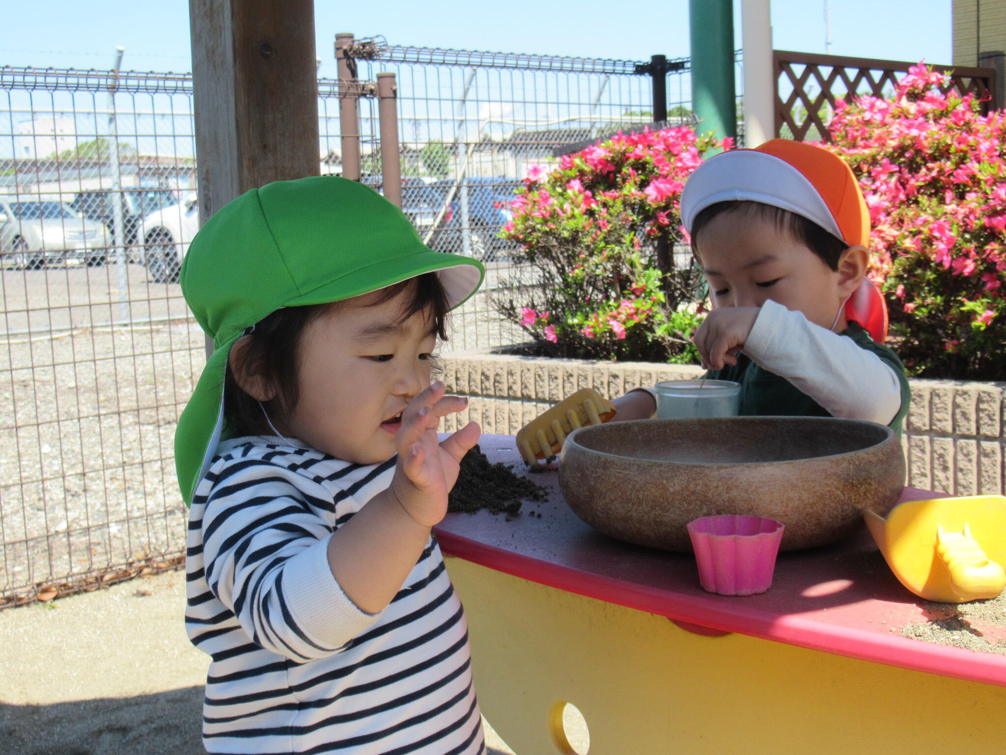 何して遊ぼうかなぁー？たんぽぽ1組（1歳児）｜日本製鉄株式会社