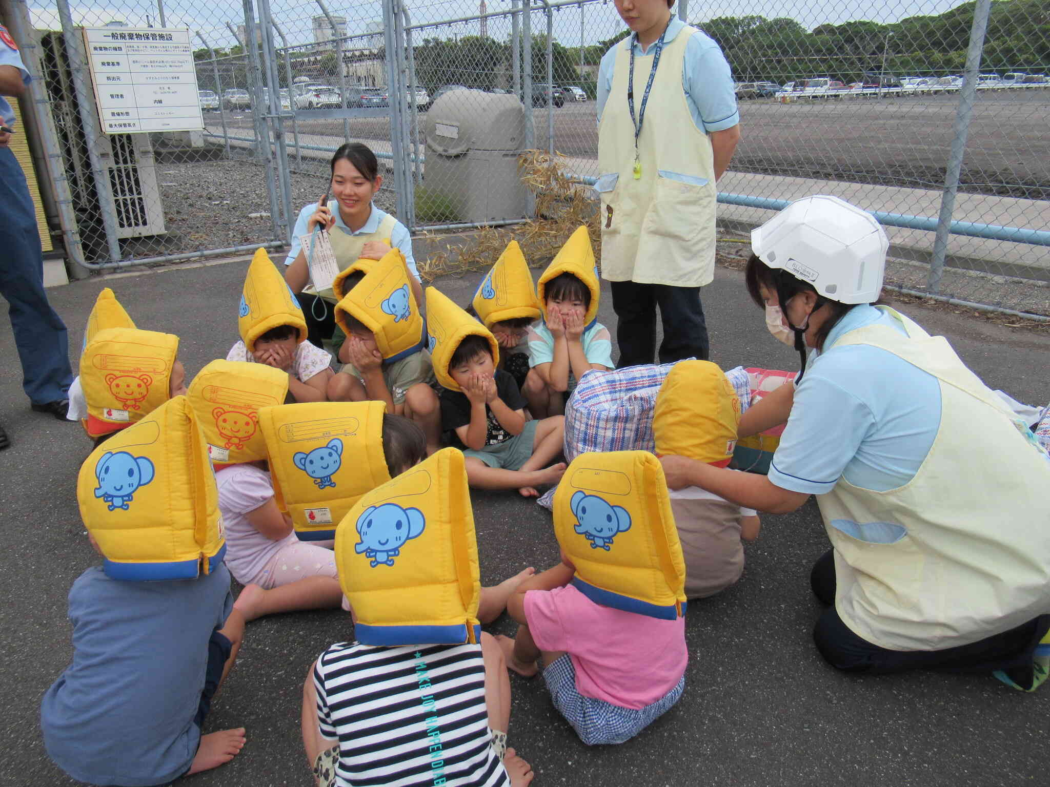 陸上要員訓練必携 平成23年度 陸上要員訓練必携 平成23年度