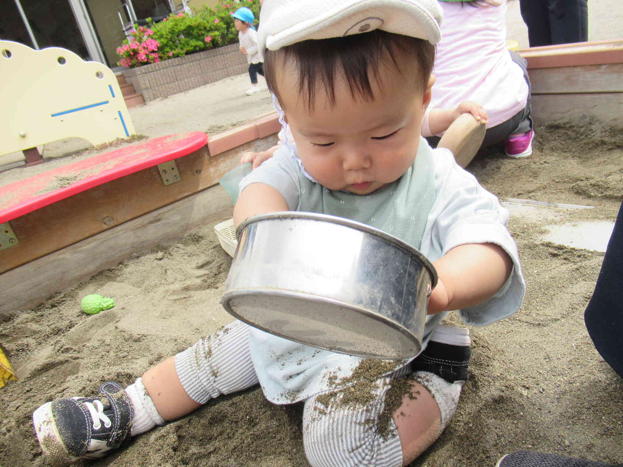 お外遊び大好き！すみれ組(0歳児)