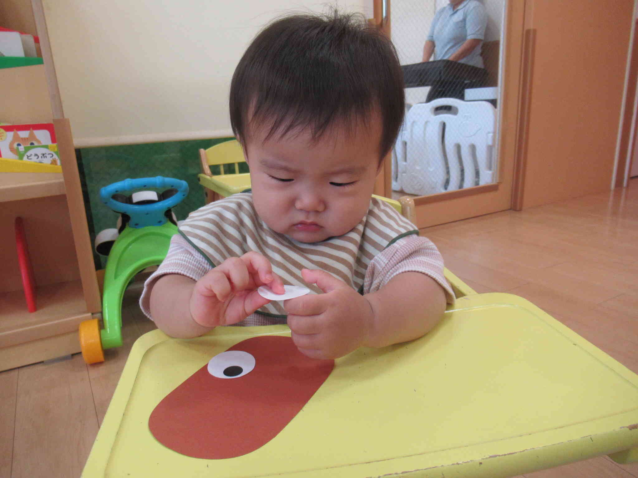 目を上手に貼れるかな？