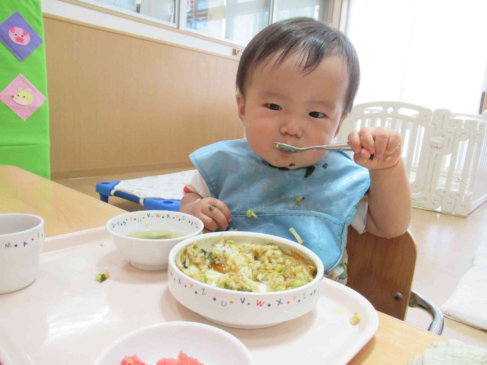 スプーンを使って給食を上手に食べられました！