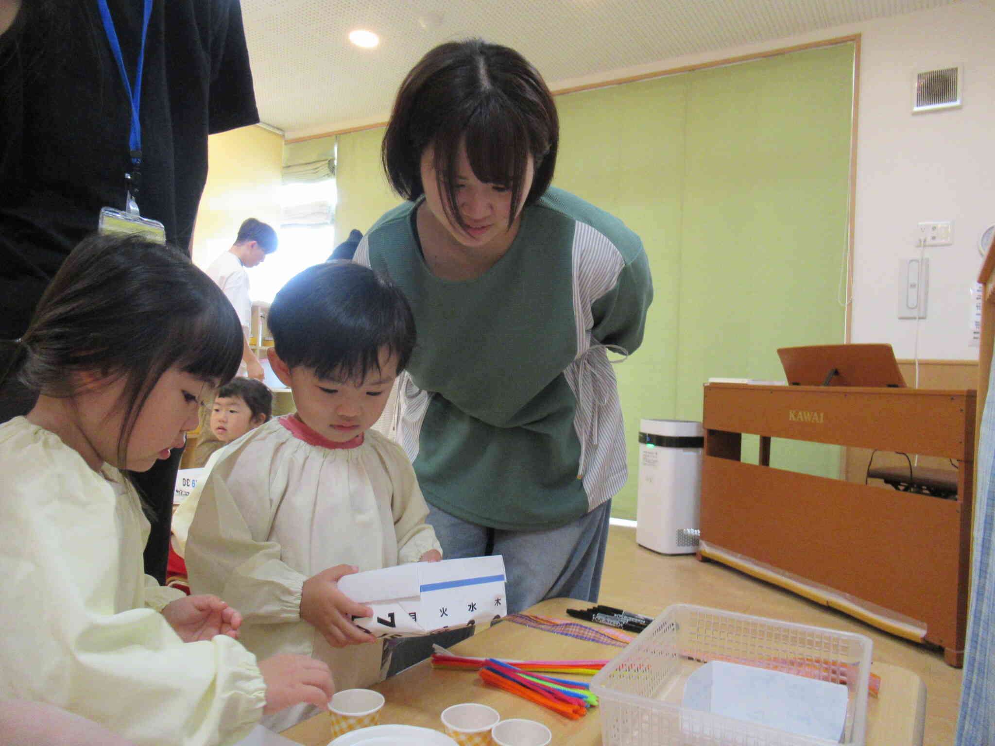 好きな材料を選んでいます。「どれにしようかな～？」