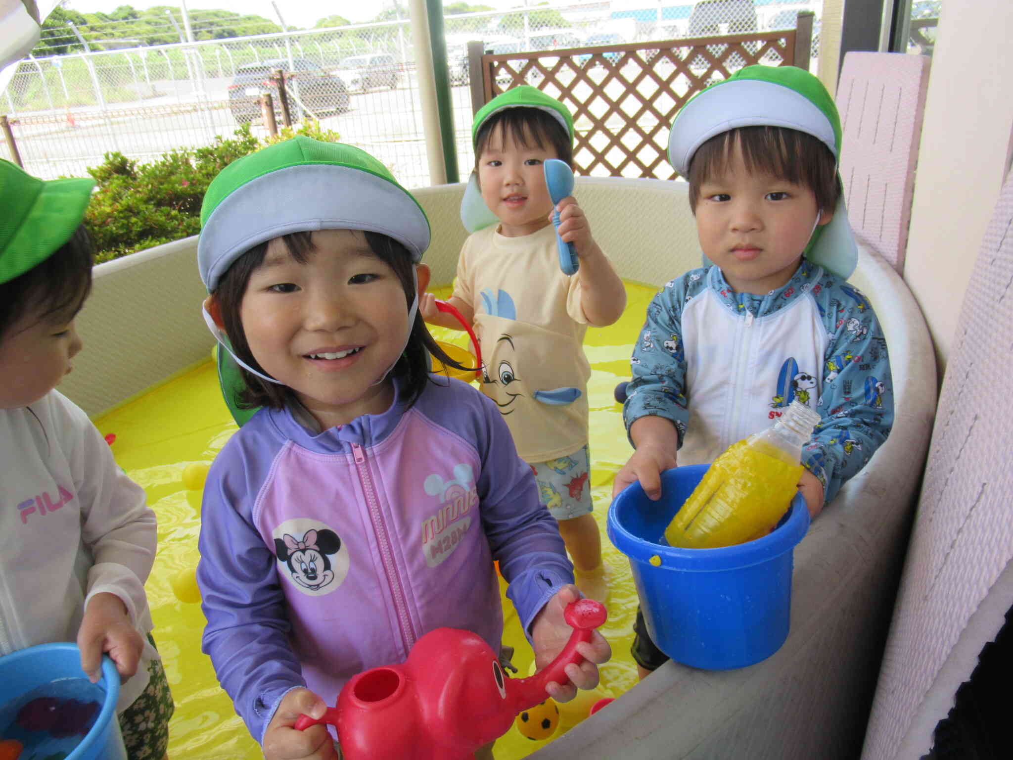 プール遊びが始まりました！（たんぽぽ2組2歳児）