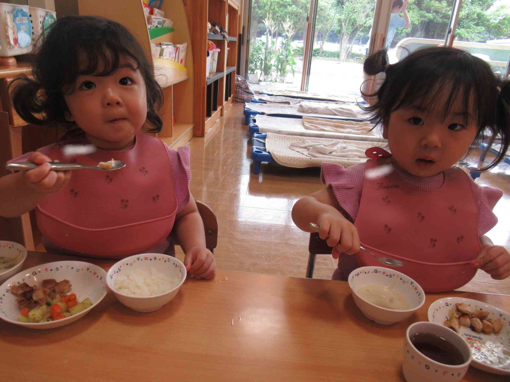 上手にスプーンですくって食べて素敵です♡