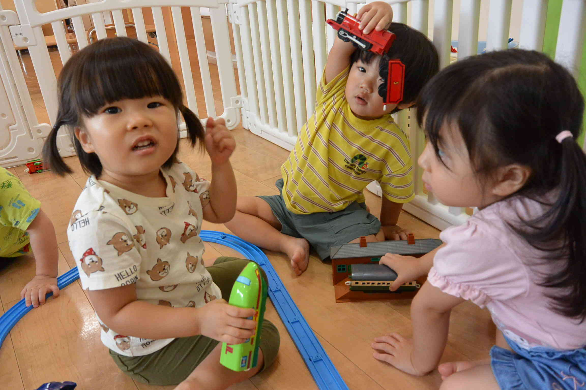 ♪線路は続くよどこまでも♪　たんぽぽ１組（１歳児）