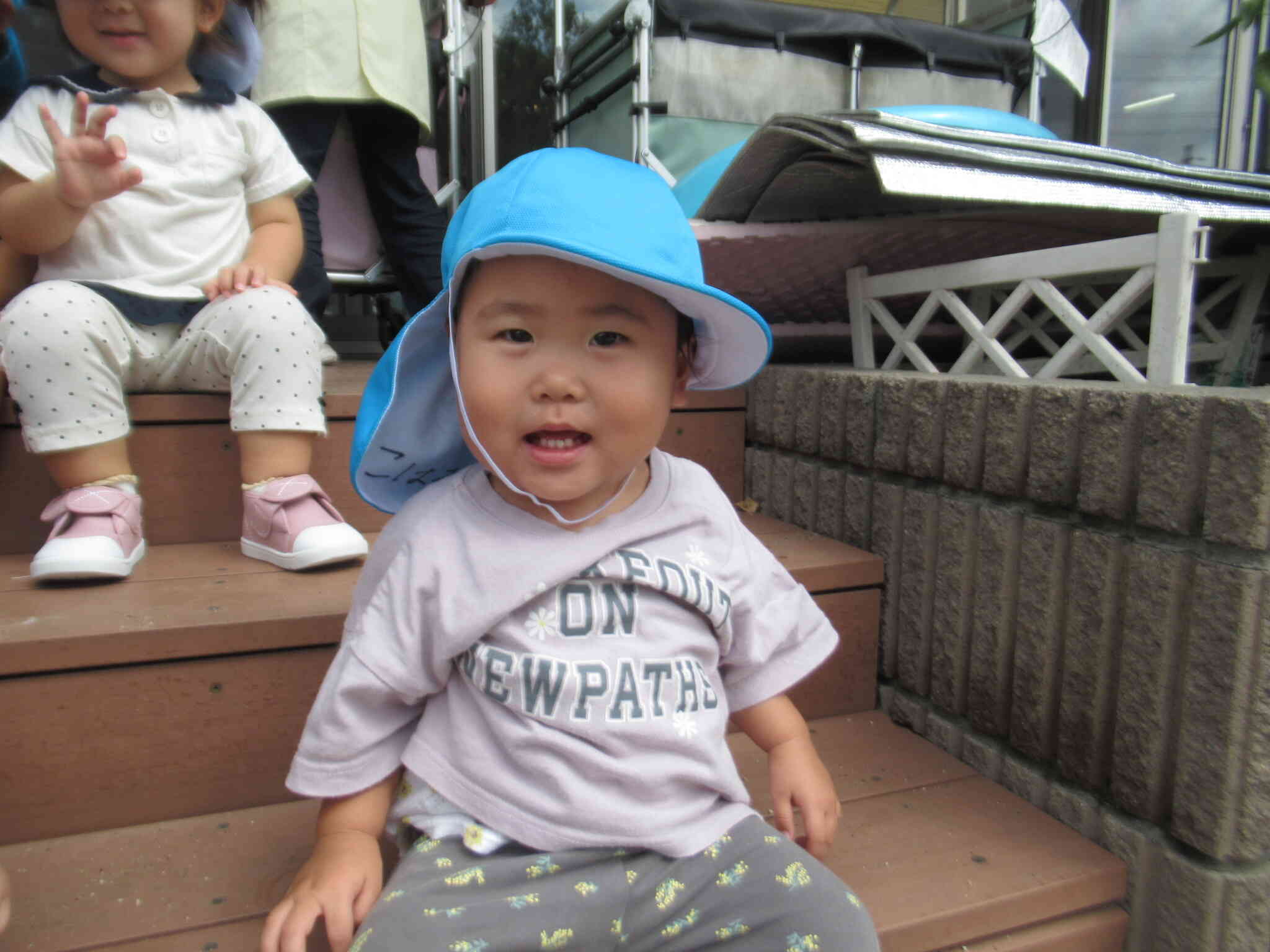 砂場遊び たんぽぽ1組(1歳児)
