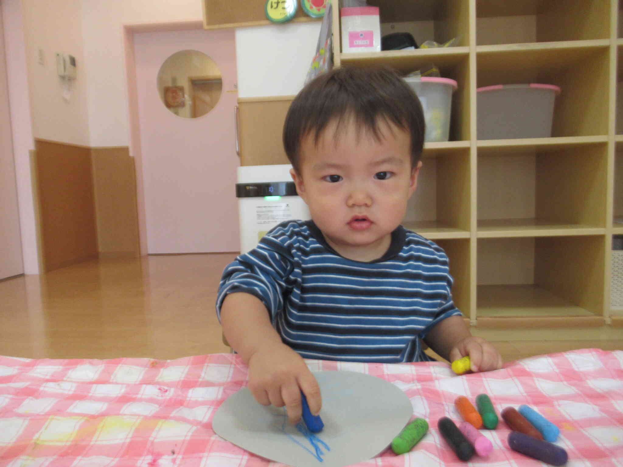 秋の食べ物制作 すみれ組(0歳児)