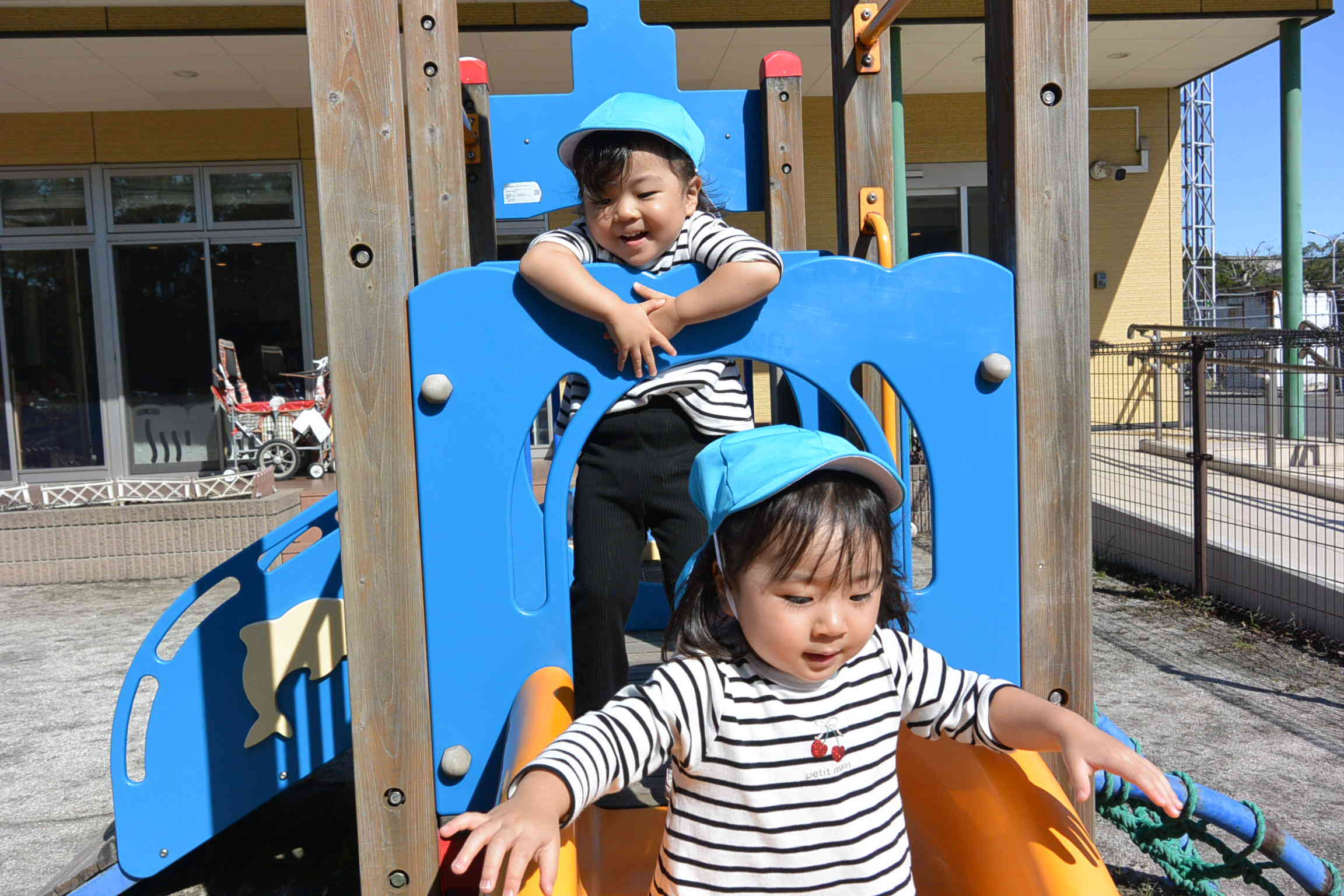 すべりだい大好き♡　たんぽぽ１組（１歳児）