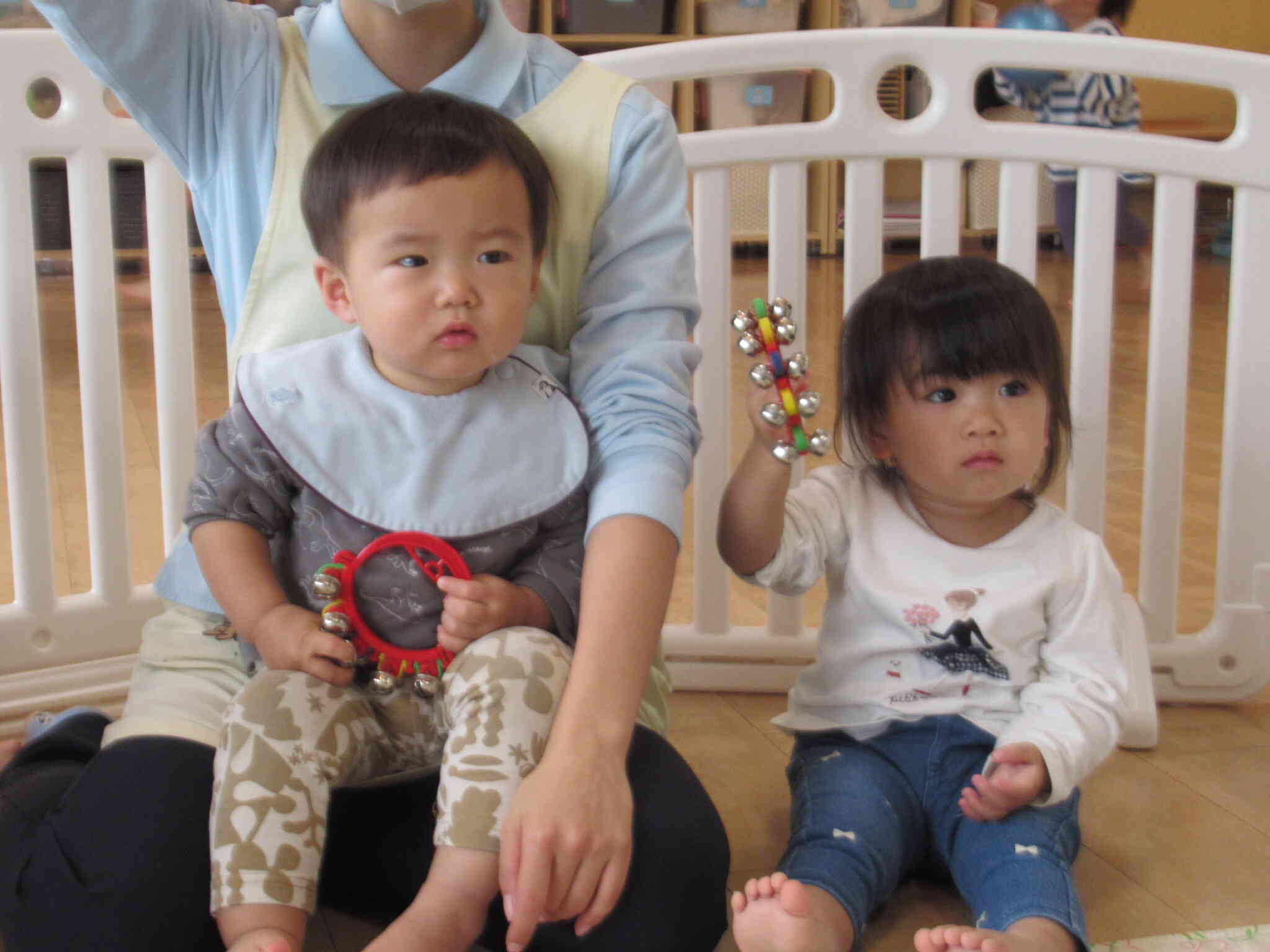 室内遊び　すみれ組(0歳児)　たんぽぽ1組(1歳児)