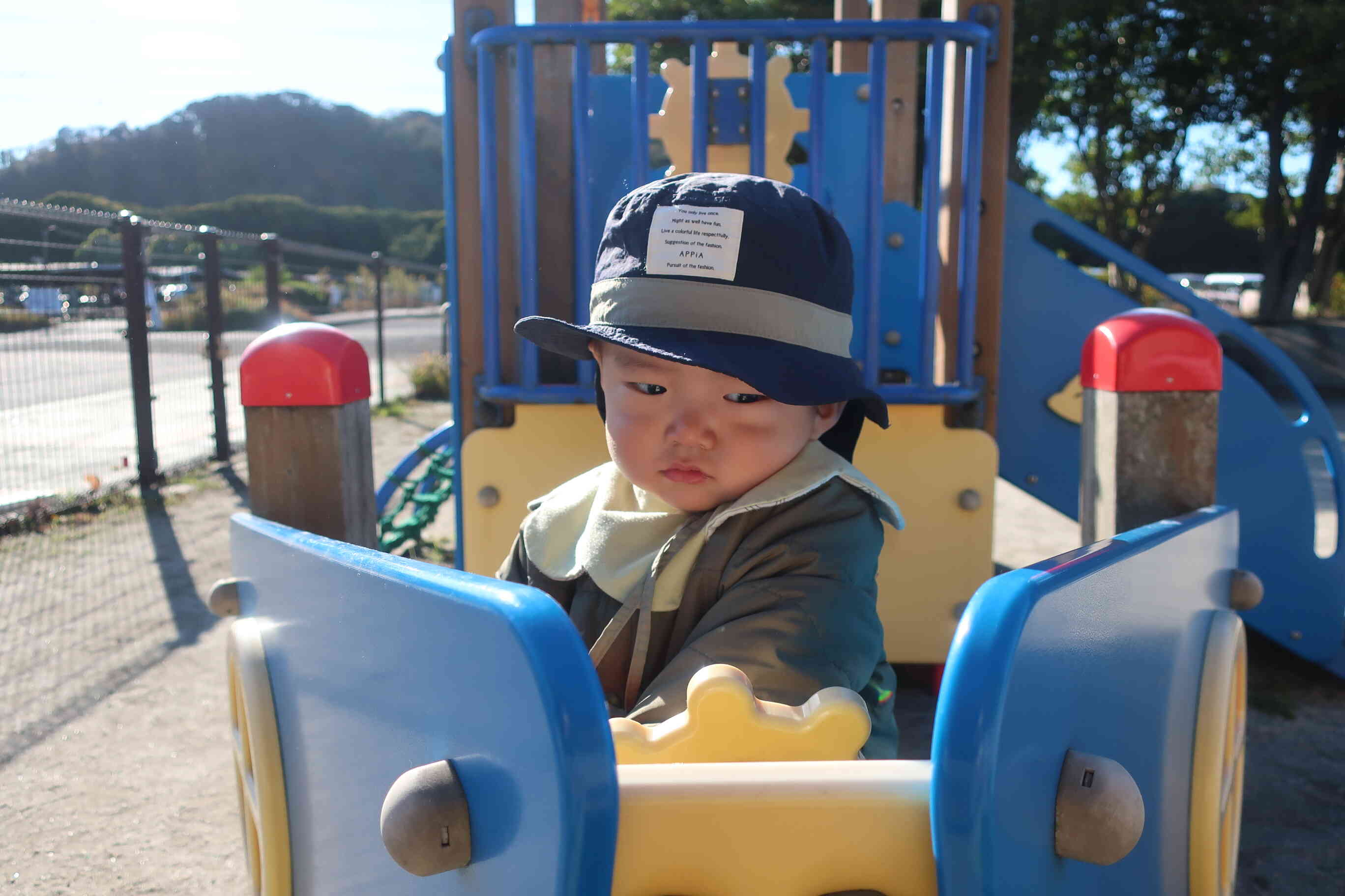 園庭遊び　すみれ組(０歳児)