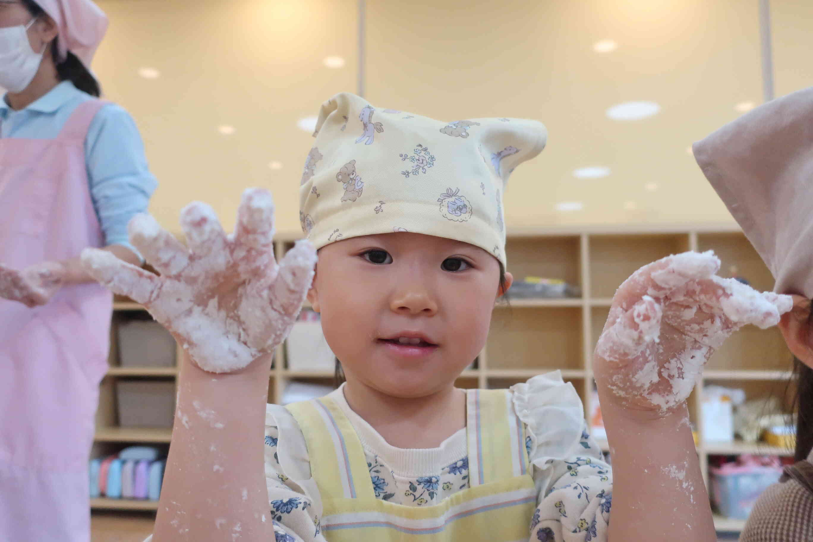 あらあら最後は粉遊びが楽しくなってしまったねんちゅうさんでした。