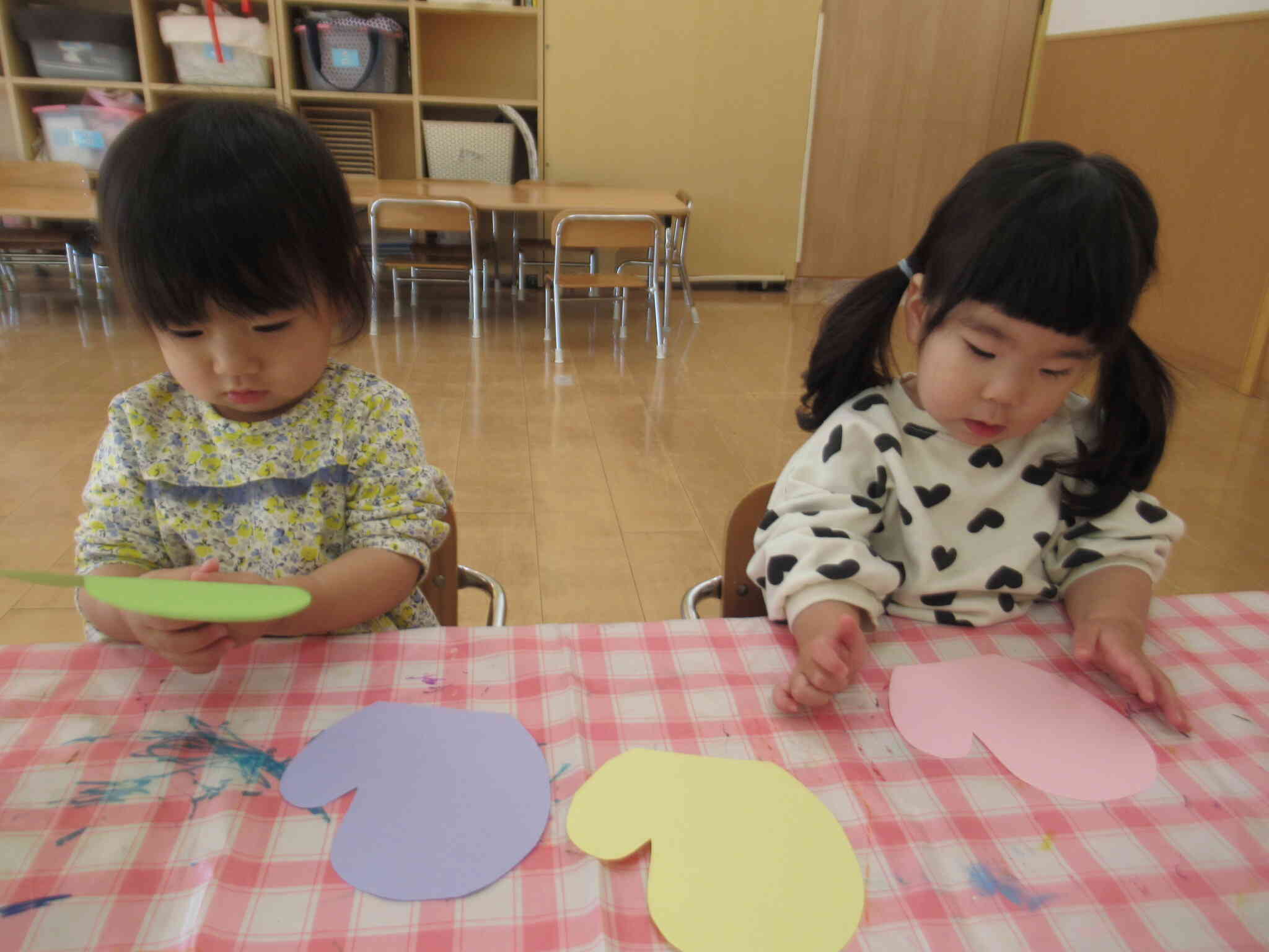 製作「手袋」たんぽぽ１組(１歳児)