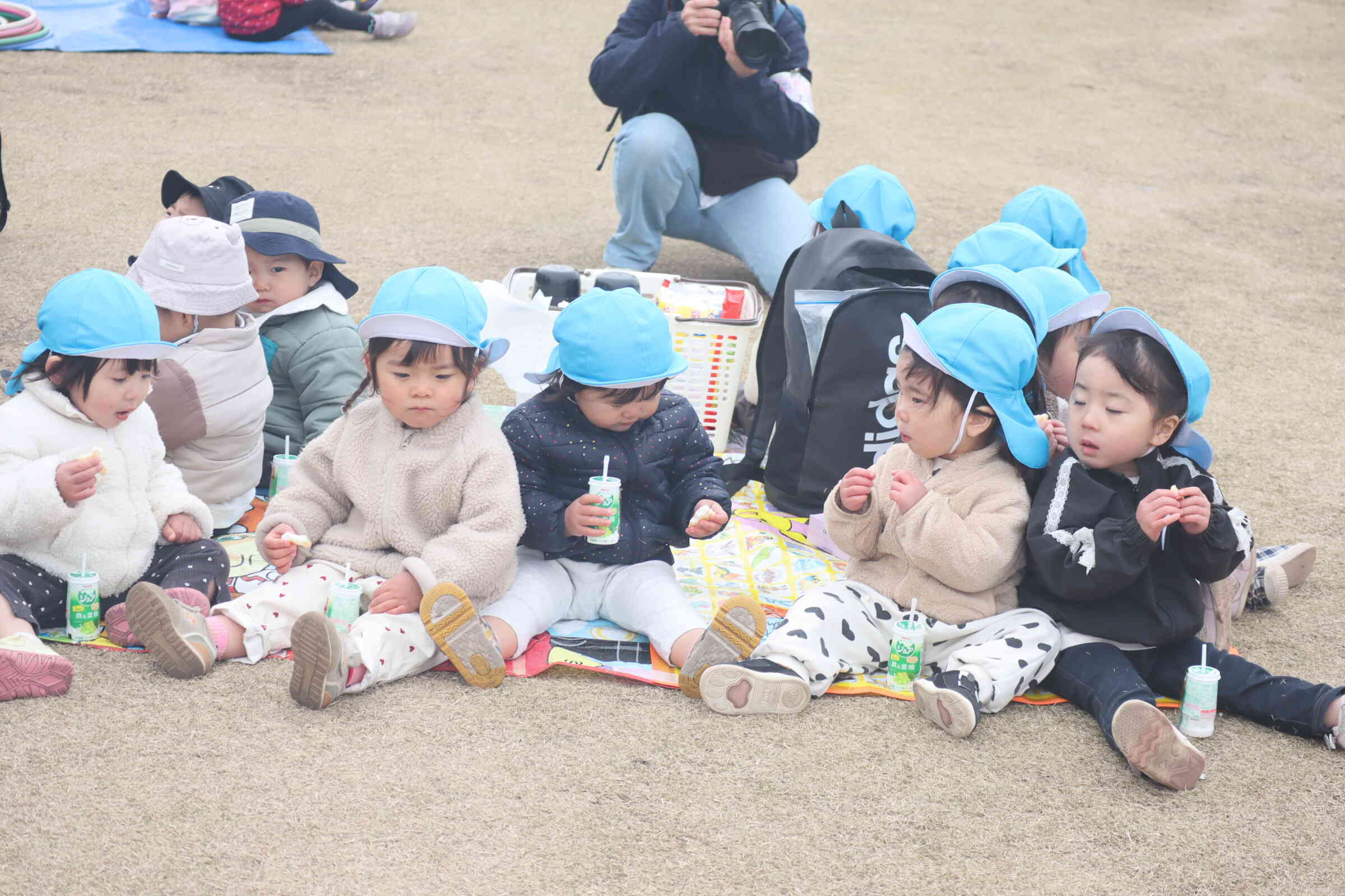 寒さに負けそうなたんぽぽ１組さん（１歳児）