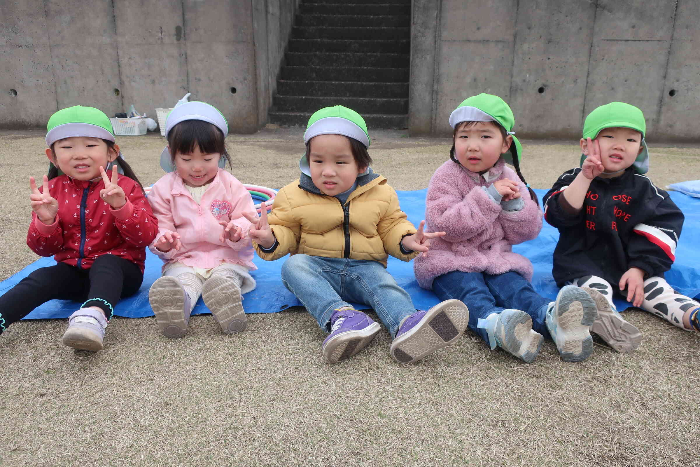 たんぽぽ２組さん（２歳児クラス）みんなでハイ‼チーズ