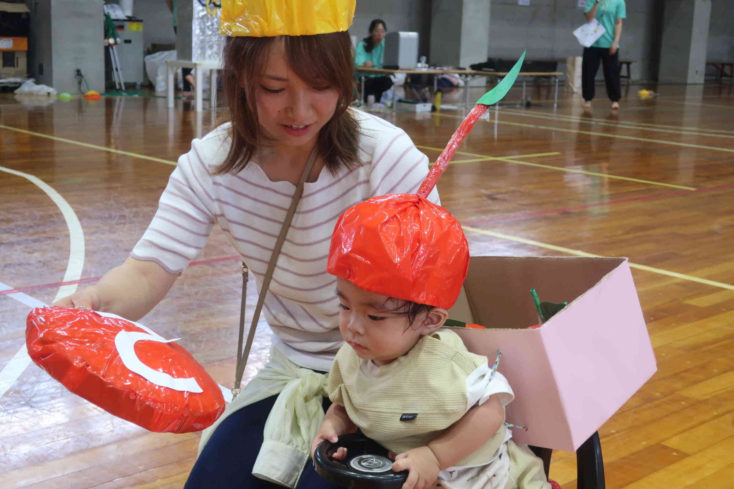 すみれ組さん（０歳児）は、お宝を探しに出発‼