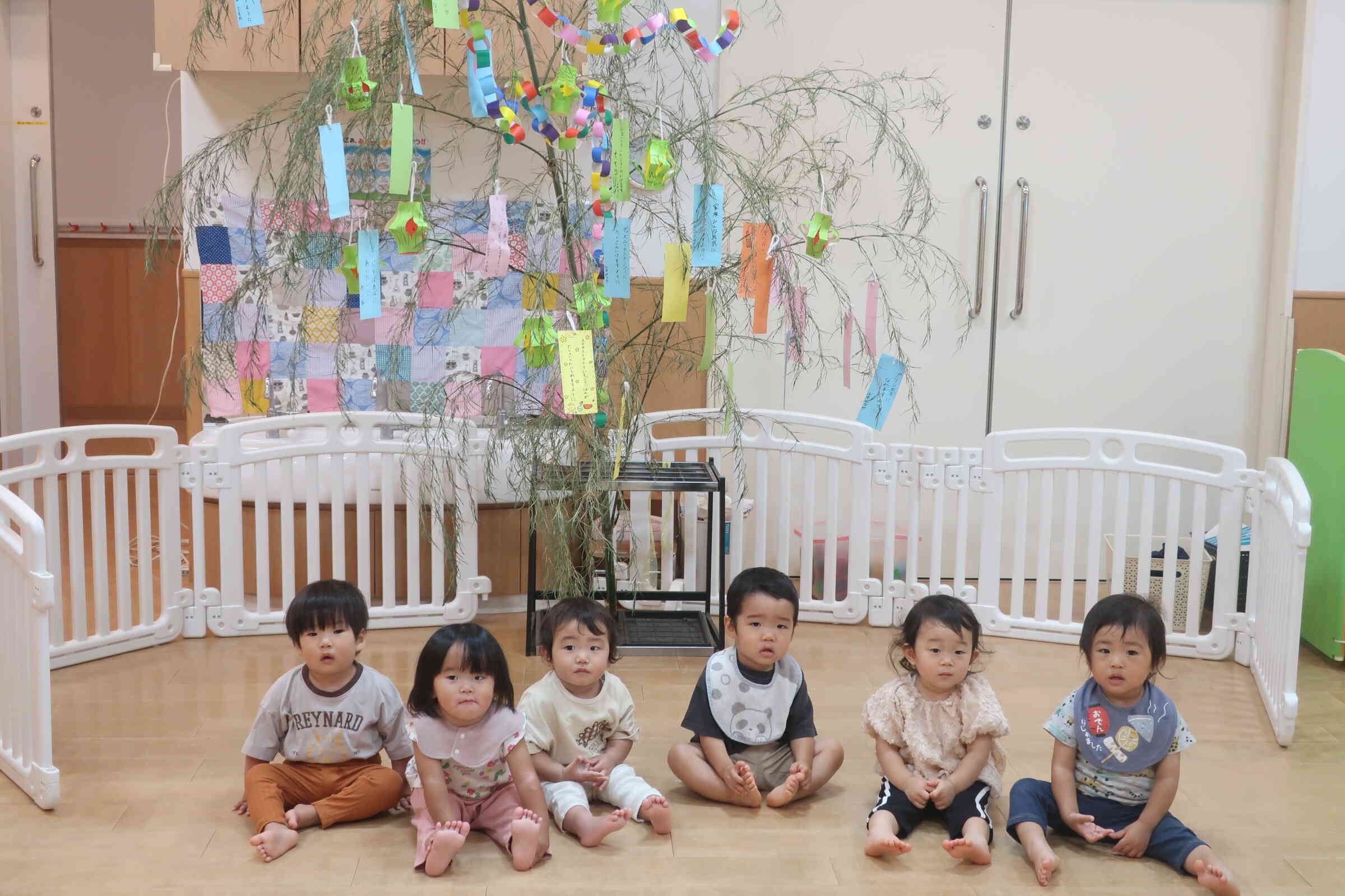 七夕のお願いはなにかな？　たんぽぽ１組（１歳児）