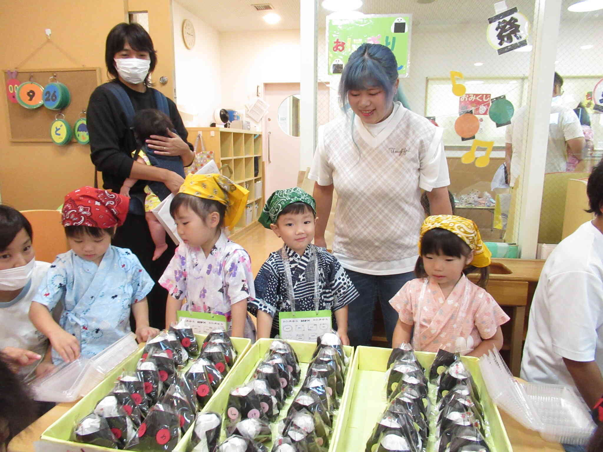おにぎりやさんが開店です。さくら組（３歳児）