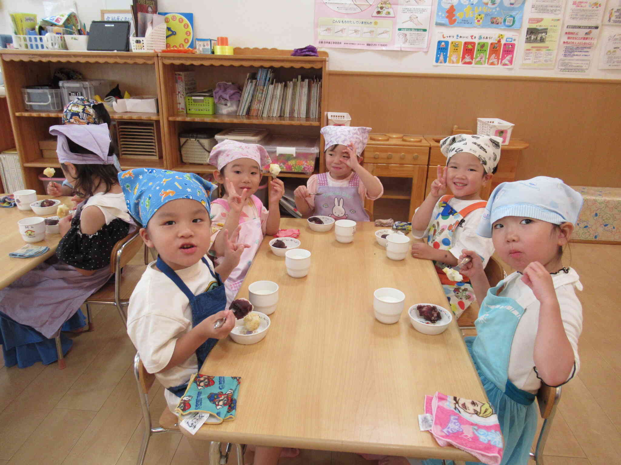 おはぎを作って食べました（食育）　さくら組（３歳児）