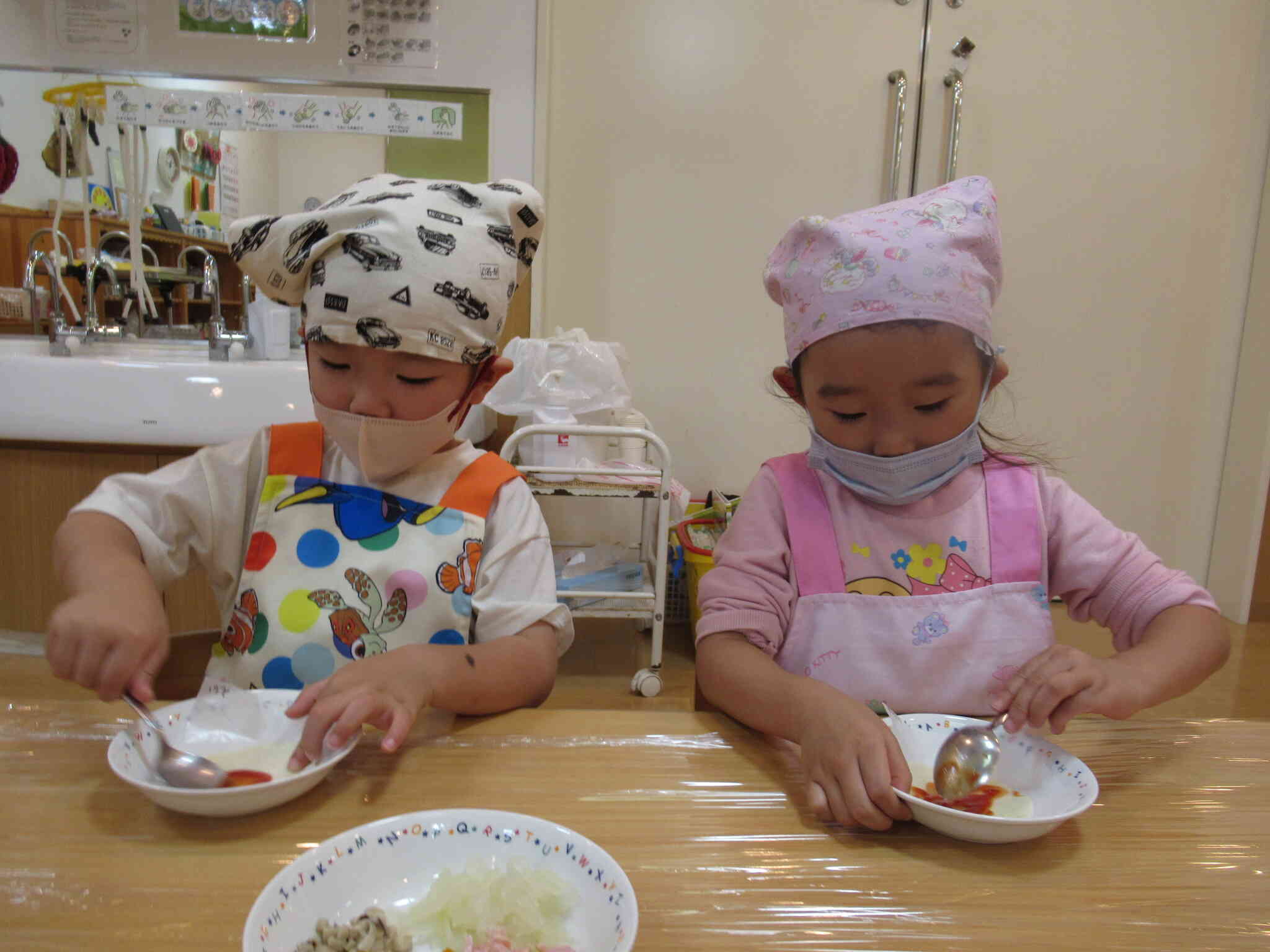 さくら組（３・４・５歳）餃子ピザを作ろう！