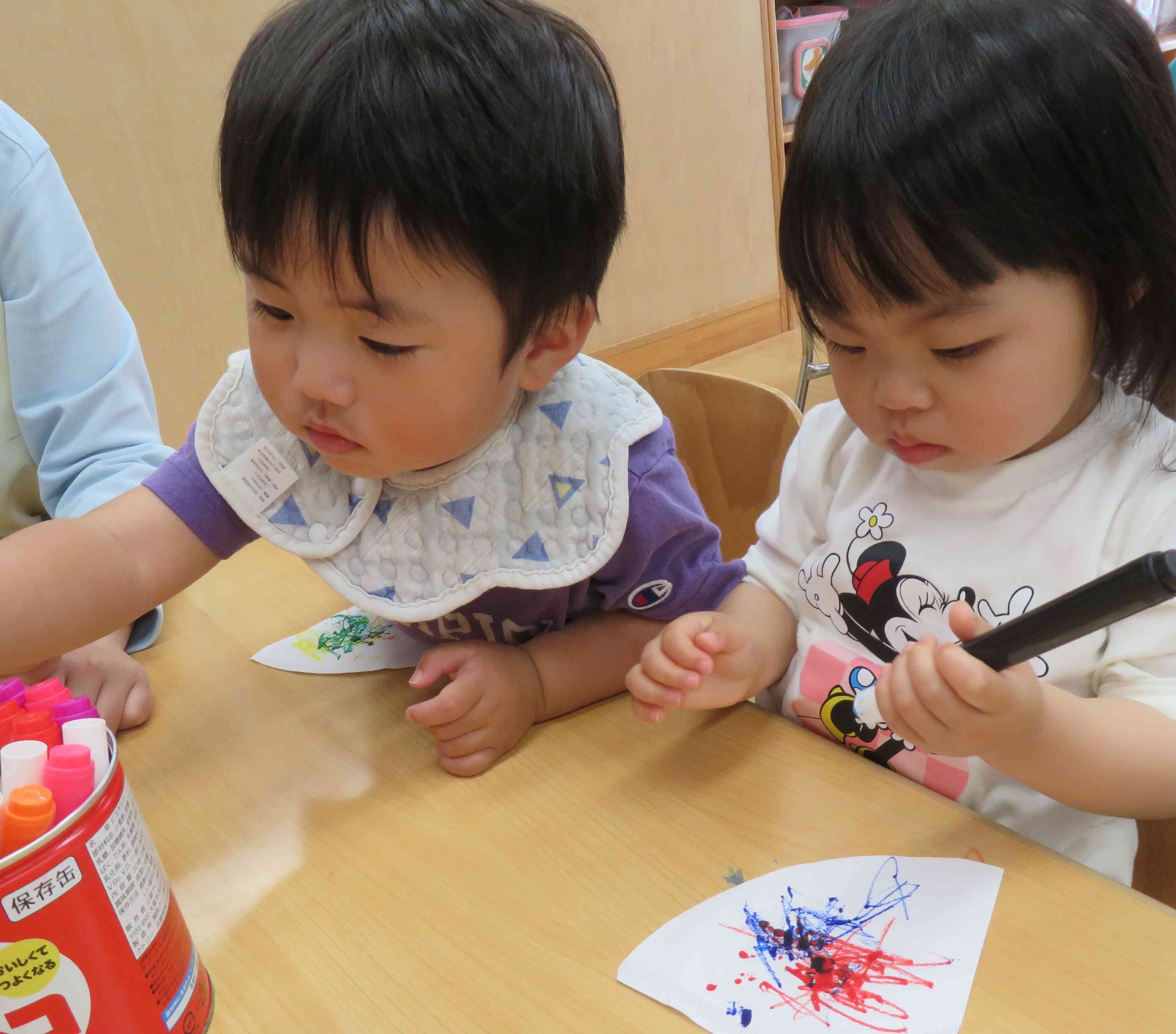 何が出来るかな。。。あひる組(1歳児)