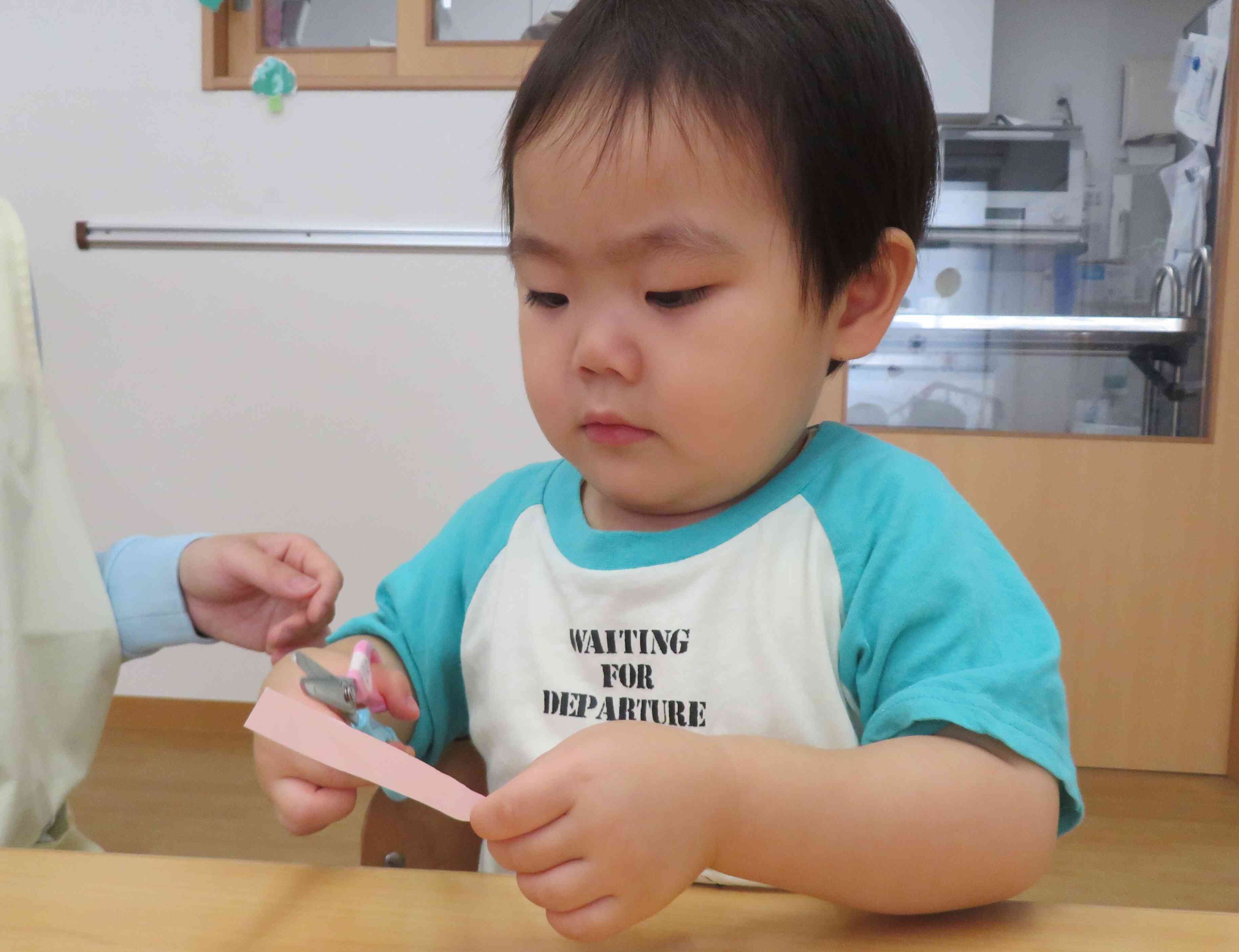 実はこのカラフルな折り紙がアイスクリームのトッピングになるんだよ☆