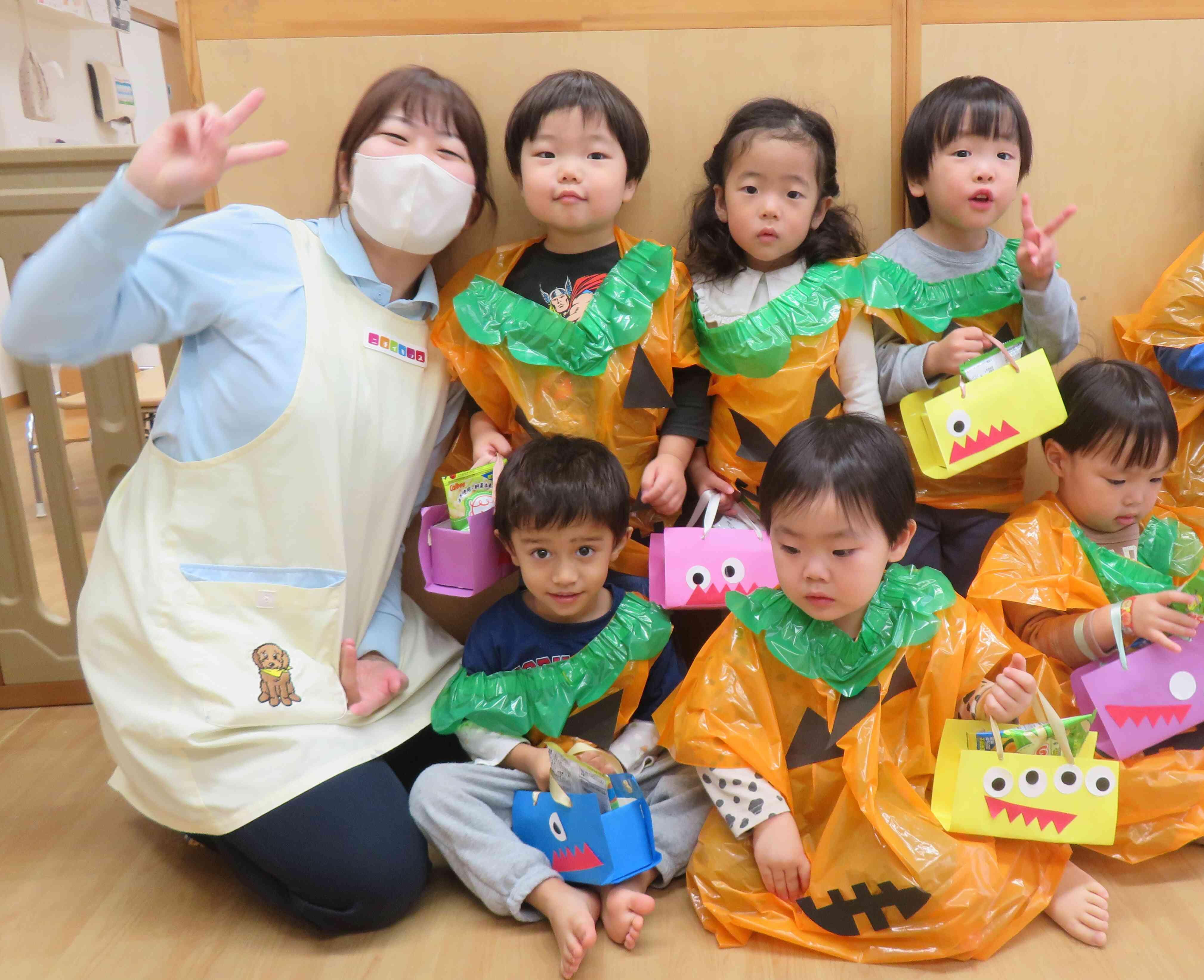 お菓子もらえたよ！わーい！