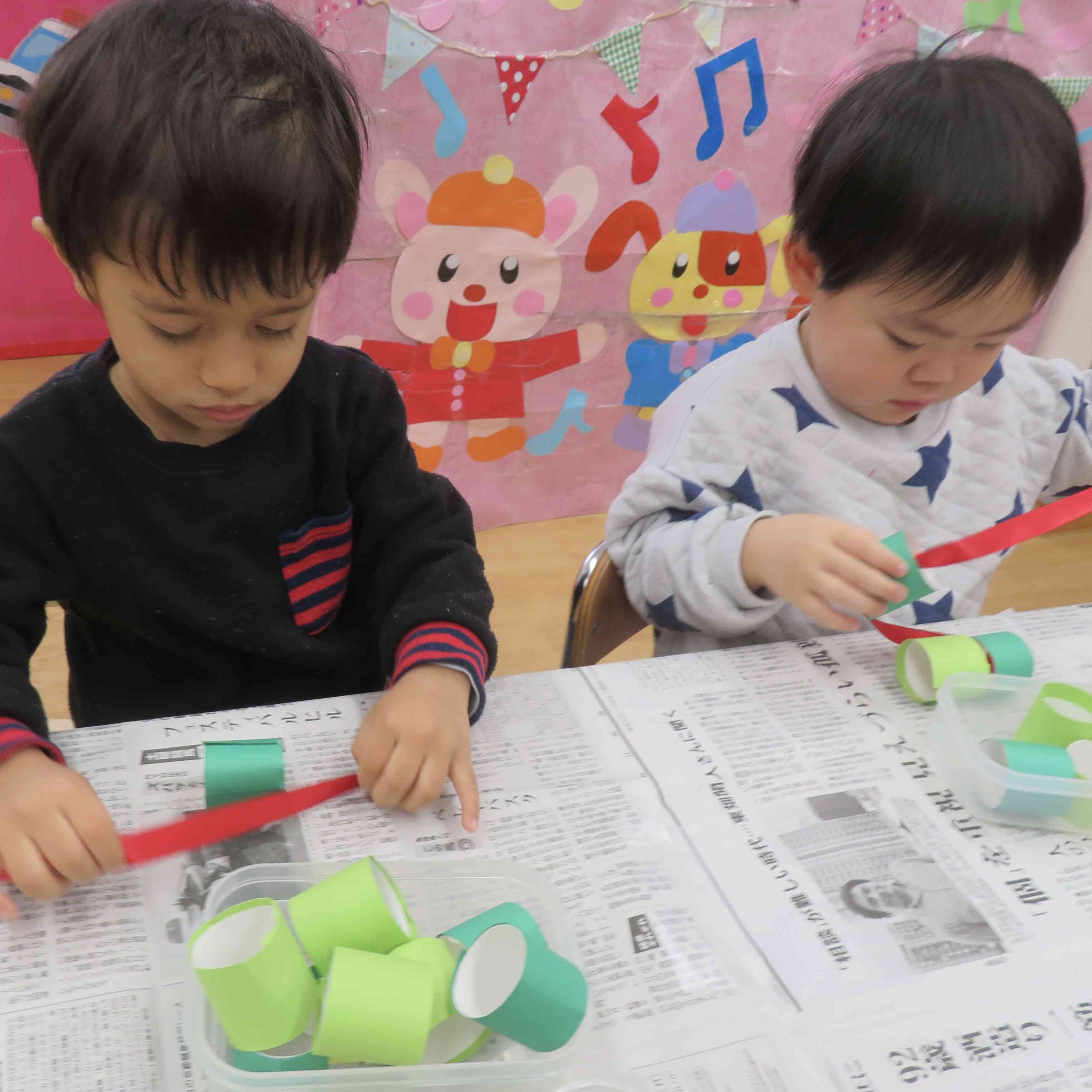 クリスマスリースを作ったよ【2歳児うさぎ組】