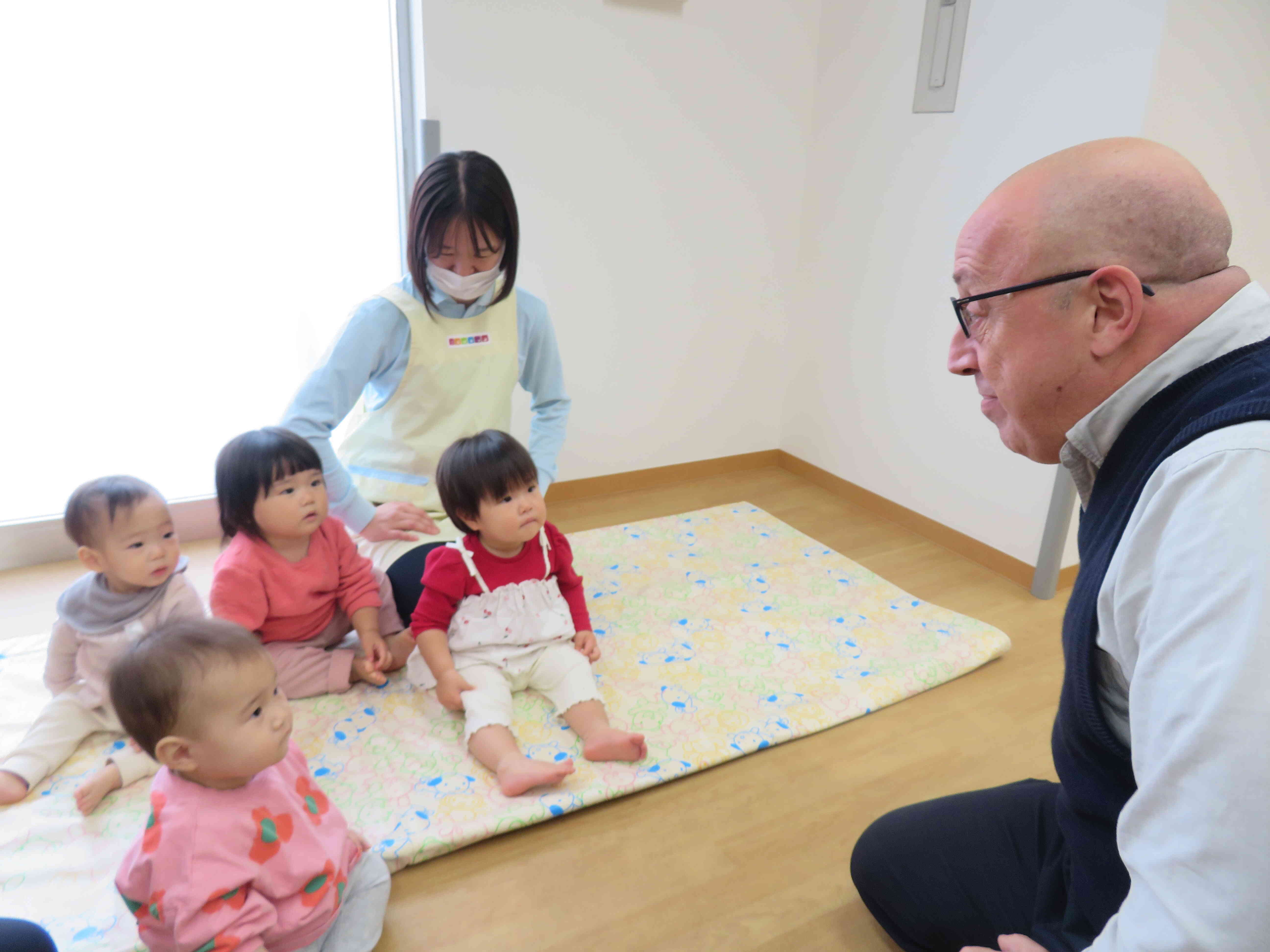 専門講師による英語レッスンを毎月実施しています！