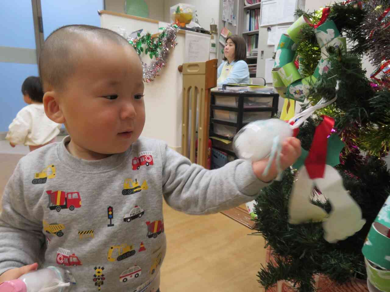 雪だるまを作ったよ【０歳児ひよこ組】