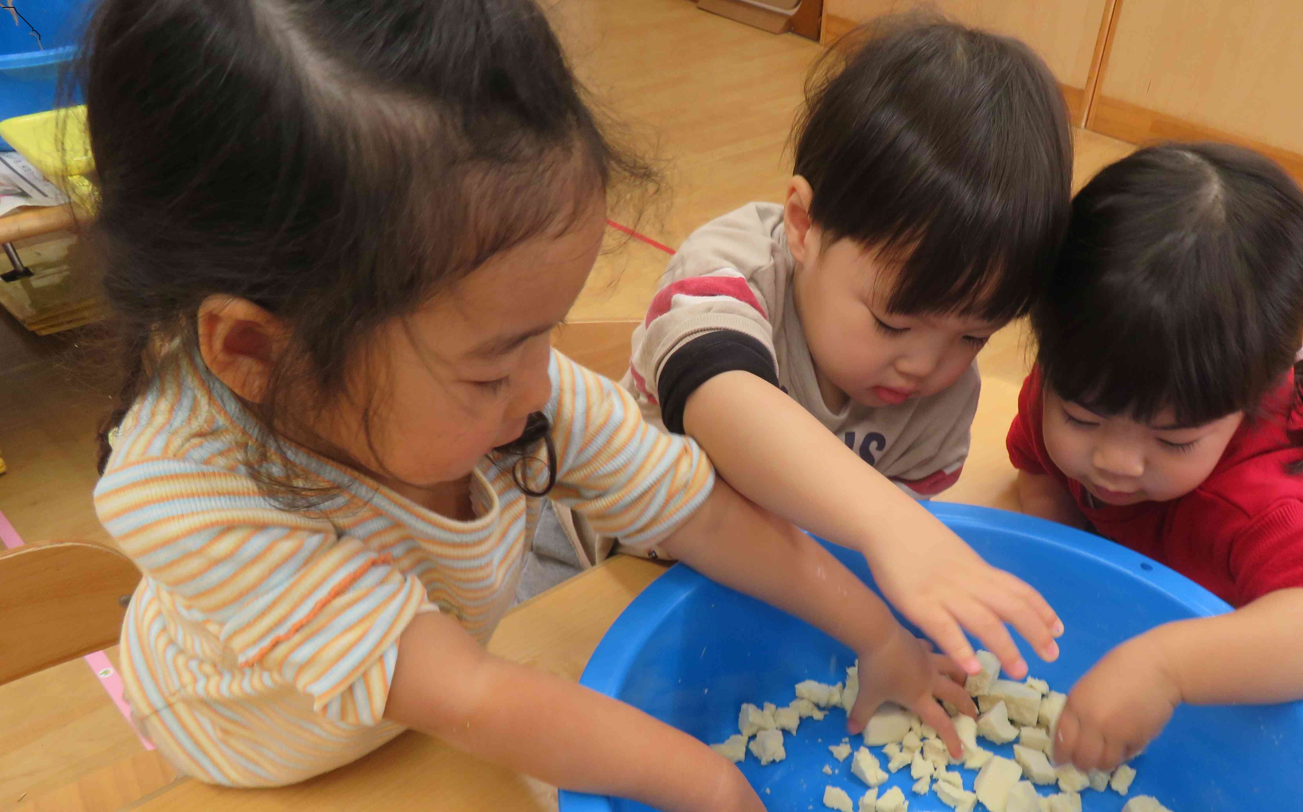 いろいろな素材で感触あそび！