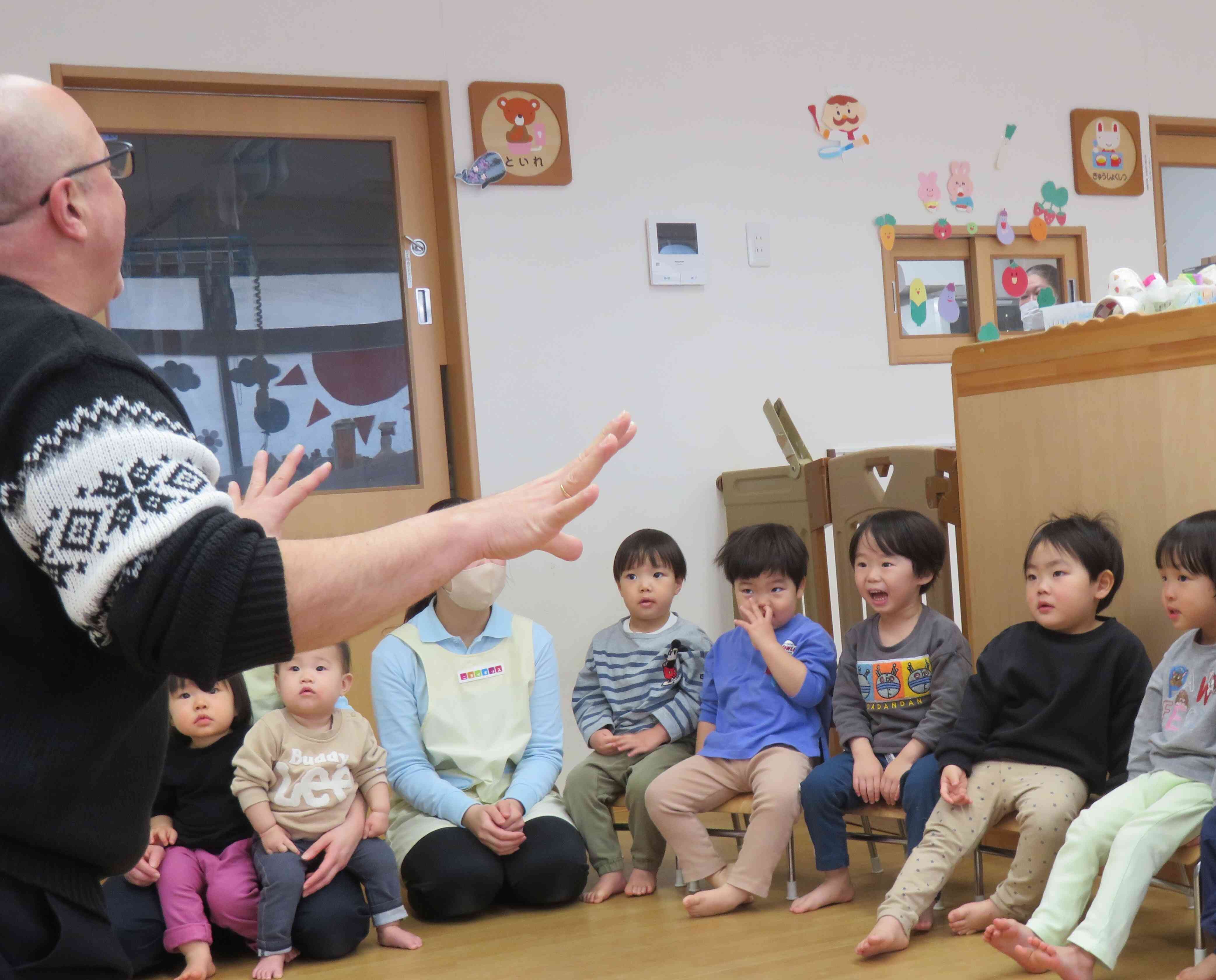 真剣に聞いています…