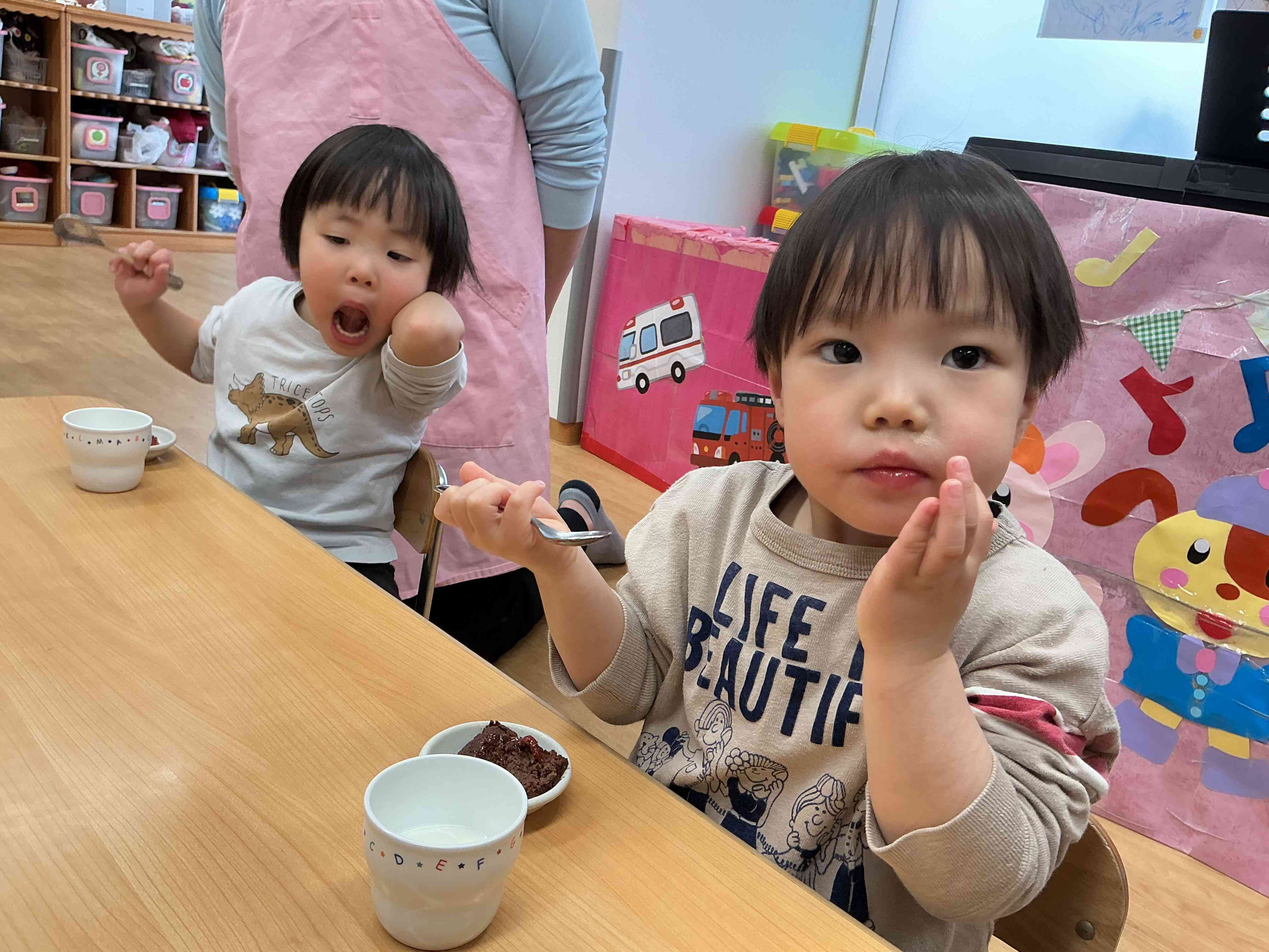 いちごジャムをぺろっ