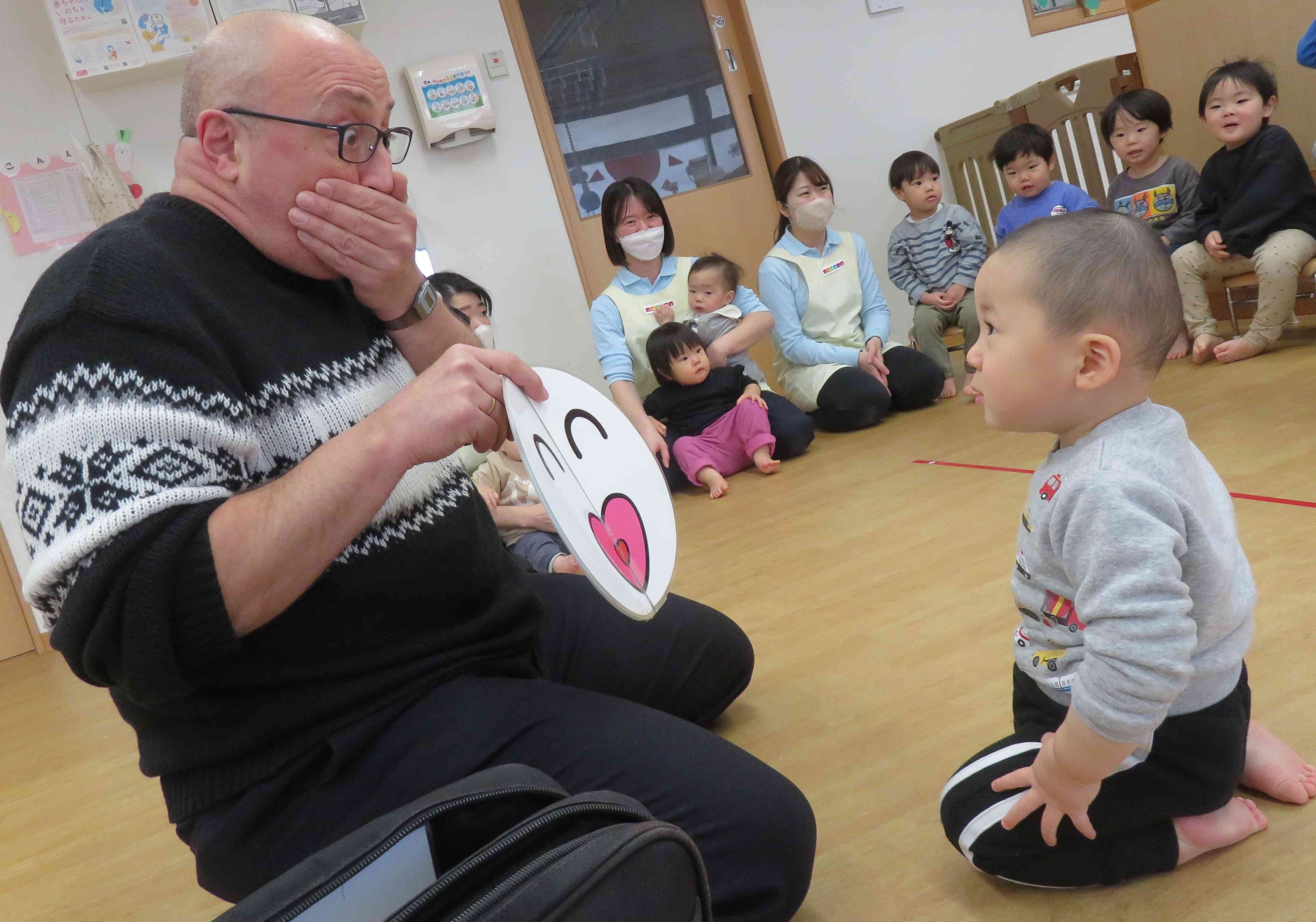 専門講師による英語レッスンを毎月実施しています！