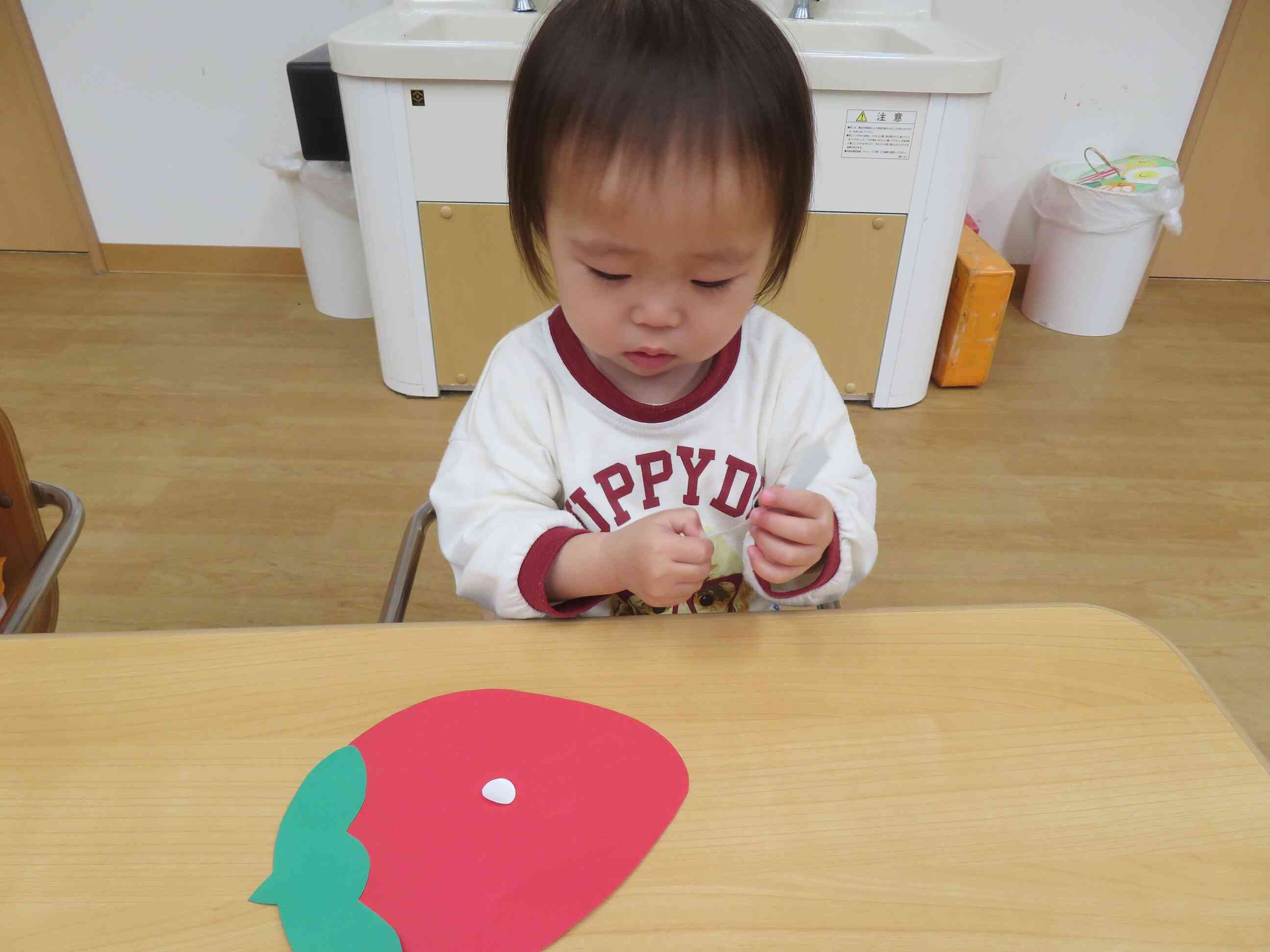 いちご製作☆(１歳児・あひる組)