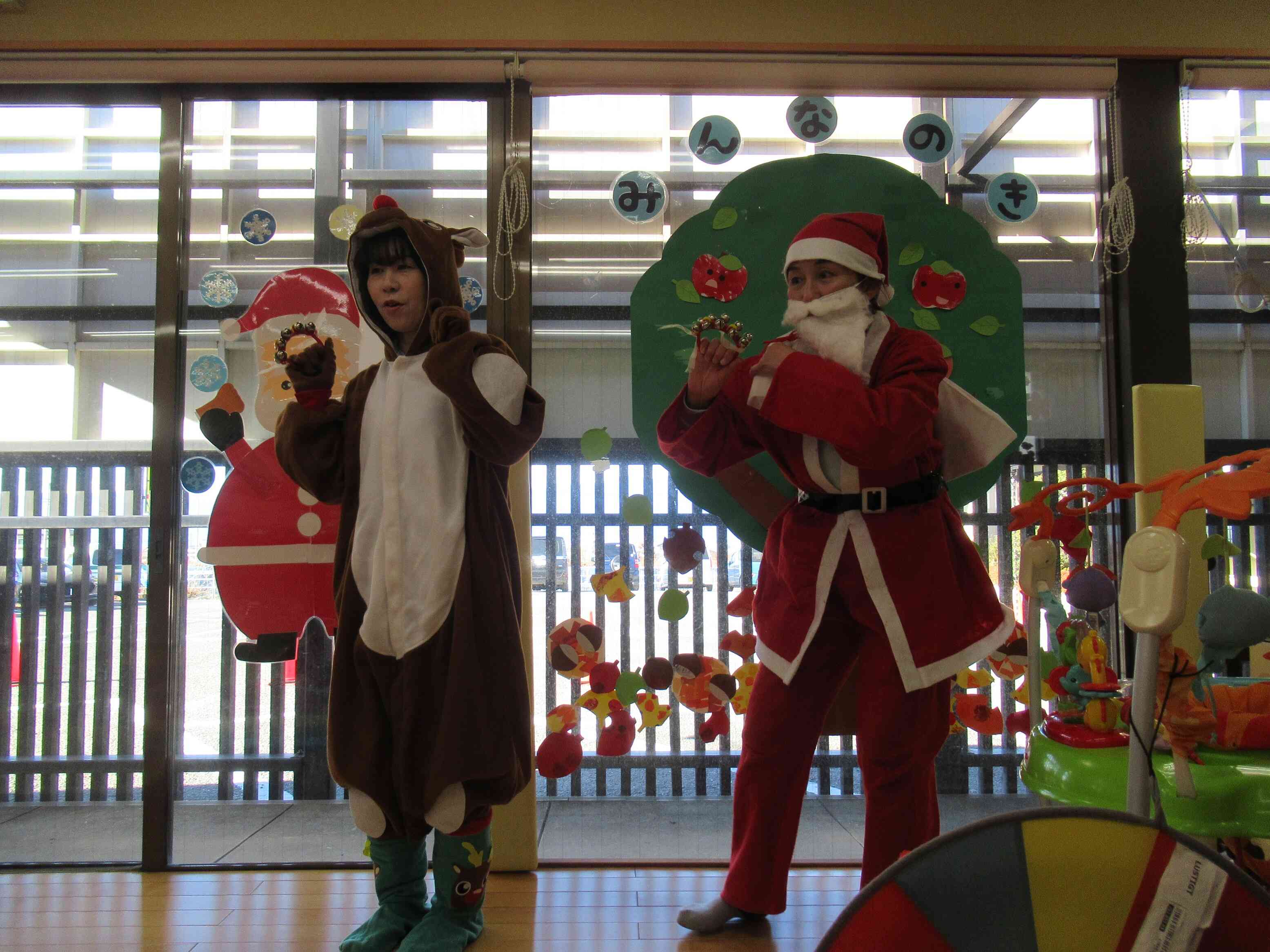 クリスマス会②｜株式会社桔梗屋 事業所内保育所「ハイジ」｜ニチイキッズ