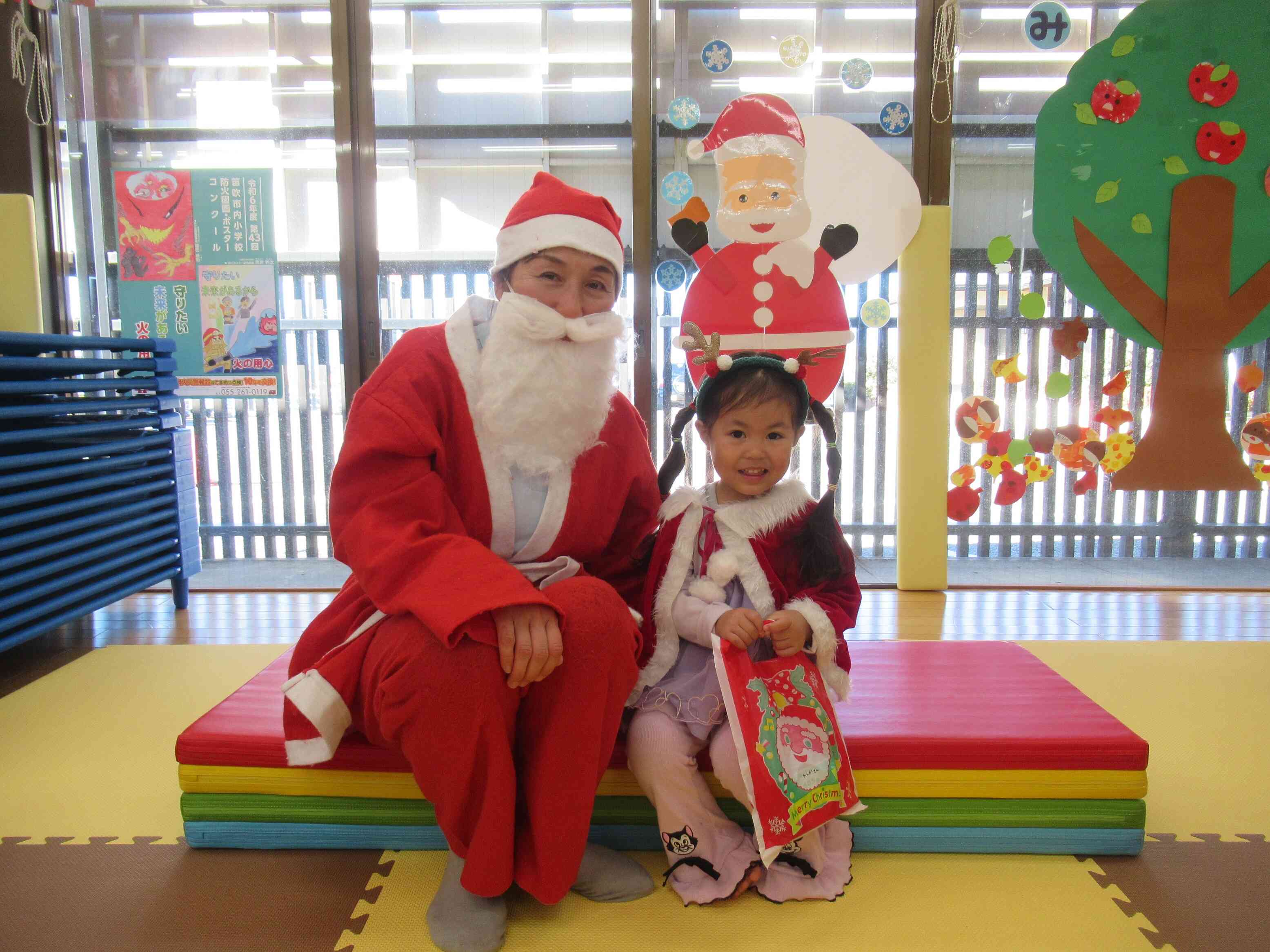 クリスマス会②｜株式会社桔梗屋 事業所内保育所「ハイジ」｜ニチイキッズ