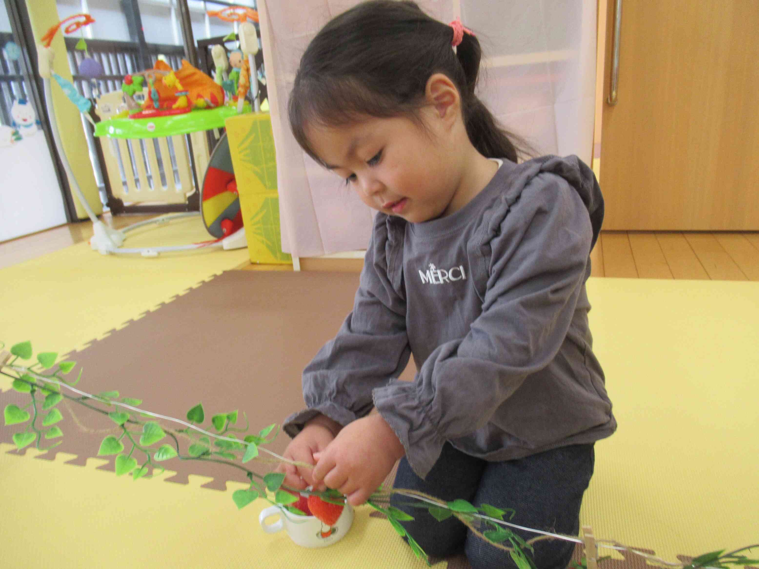 「このいちごにしようっと」と2歳児さん。