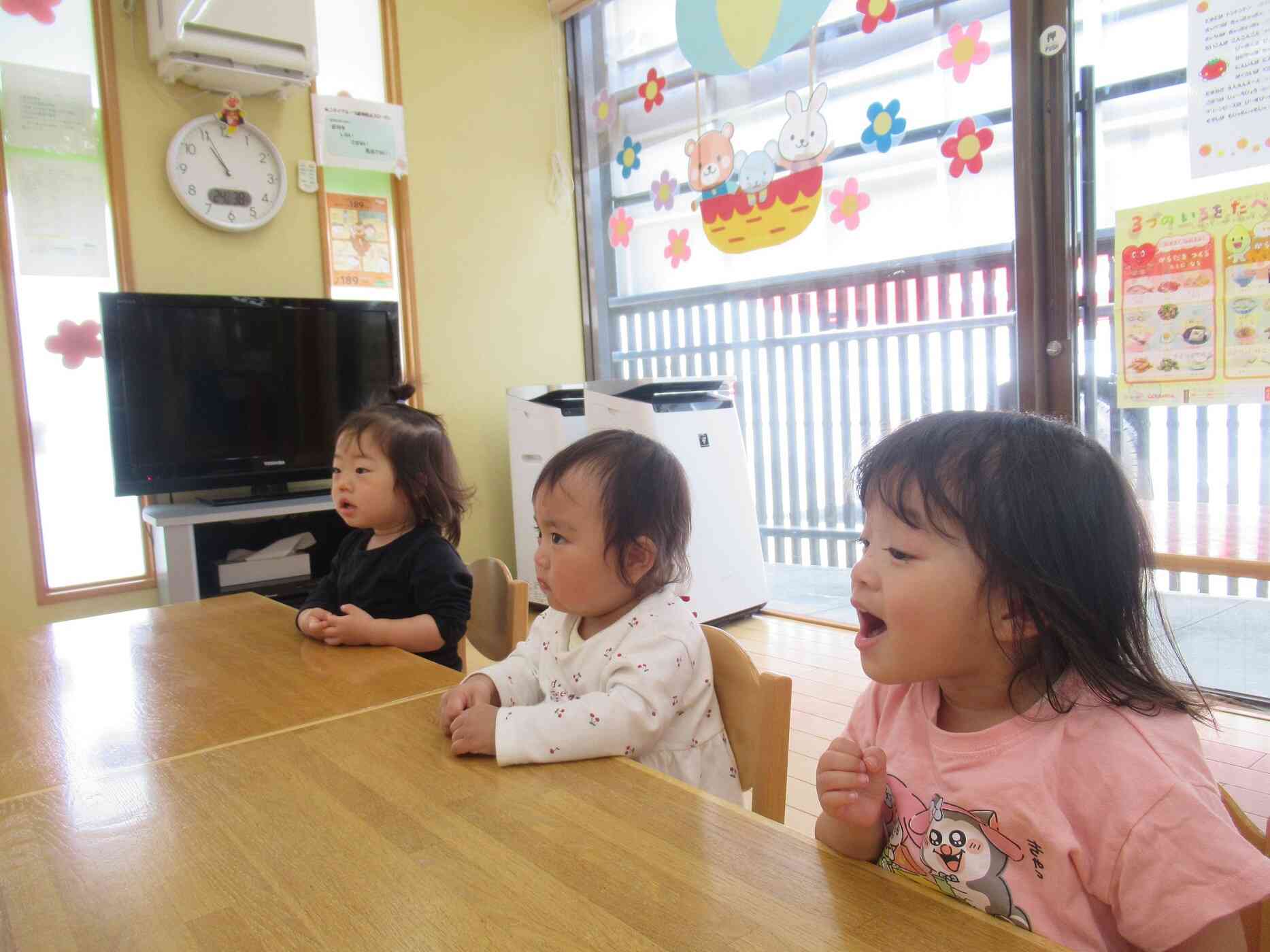 何が始まるか、興味津々の子ども達です。