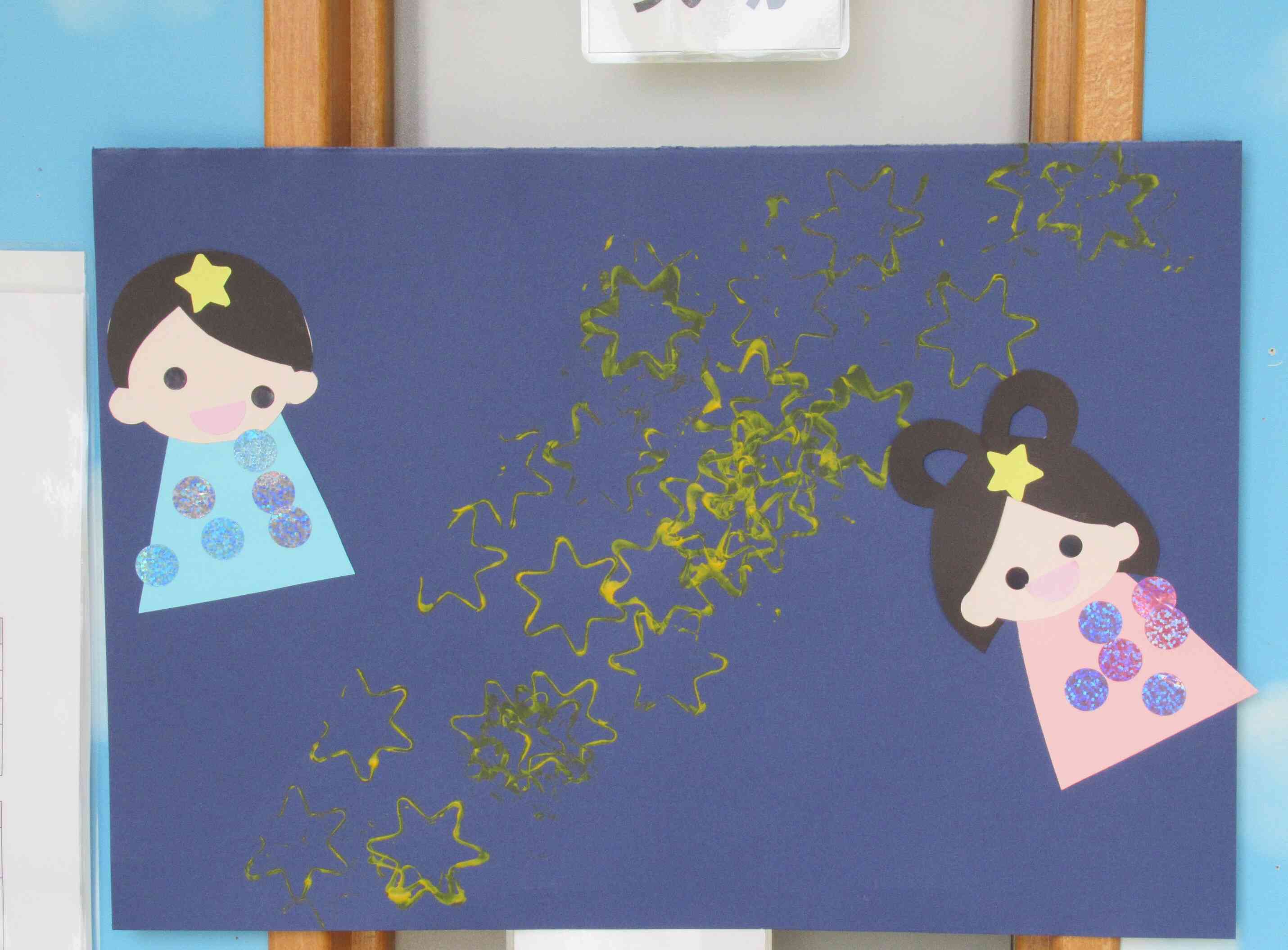 1歳児さんの作品。星がたくさんで可愛らしいです！