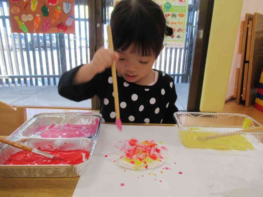 色が混ざってく～と嬉しそうな３歳児さん