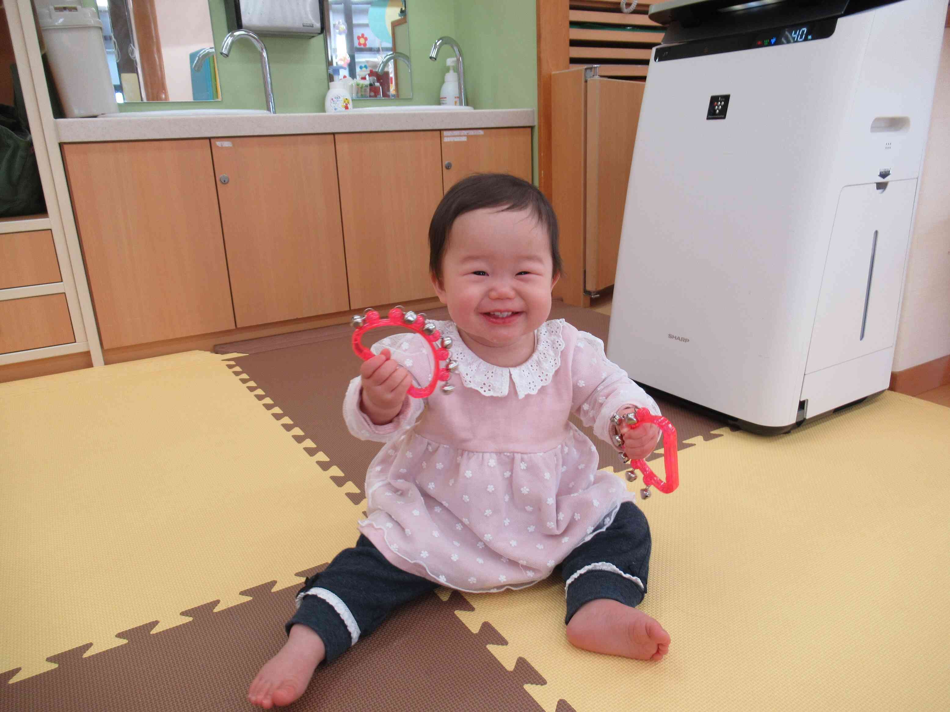 ０歳児さんも、とっても楽しそうですよ。