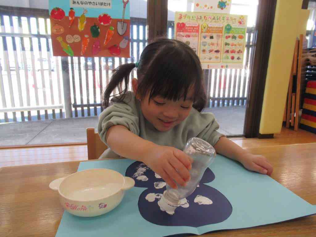 「ハート柄だね」と模様に気づき、夢中で押していましたよ。