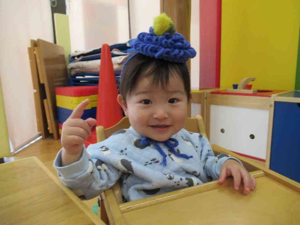 ０歳児さんも鬼の帽子を被ったよ～