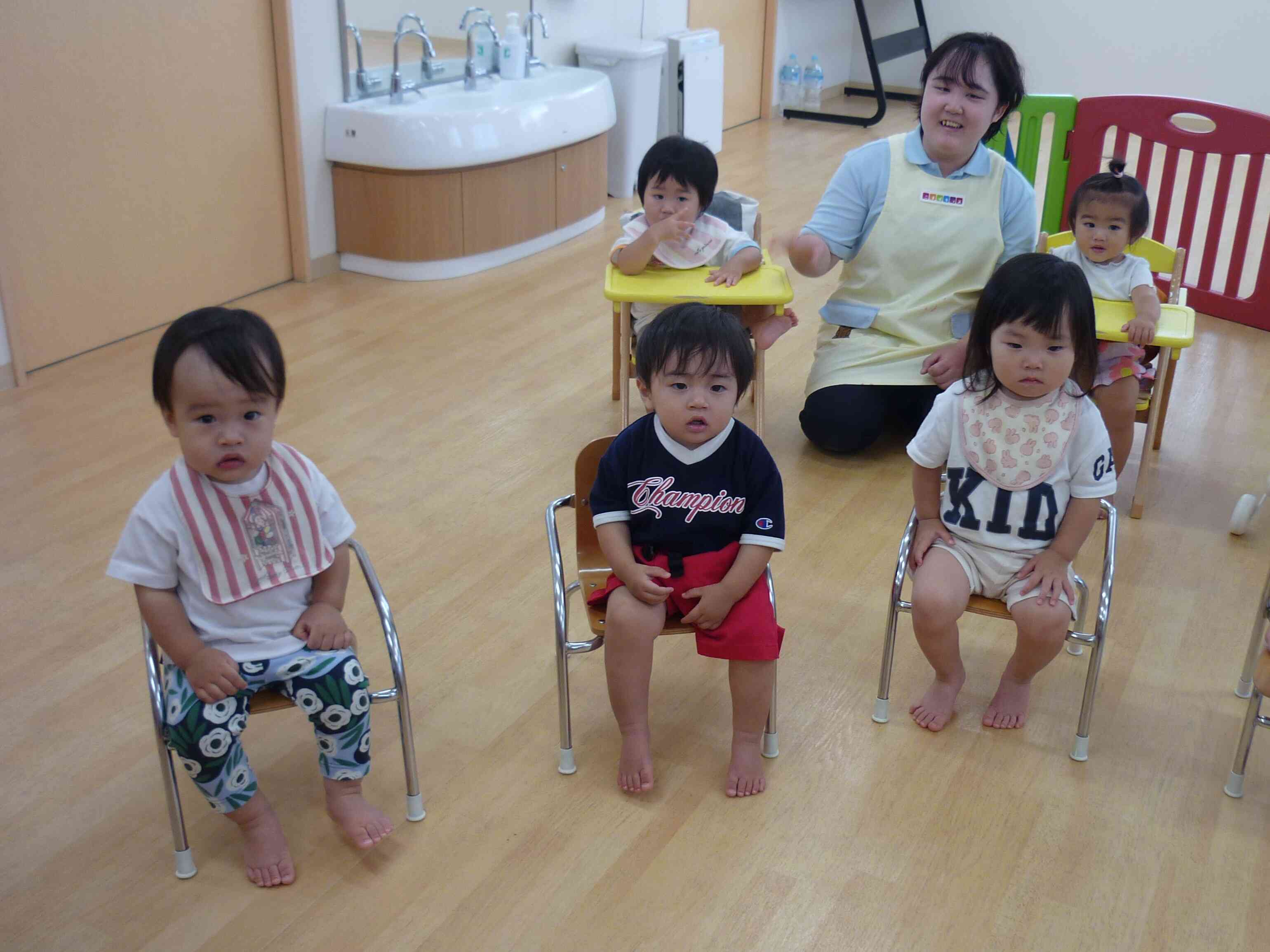 みんな真剣に聞いています。