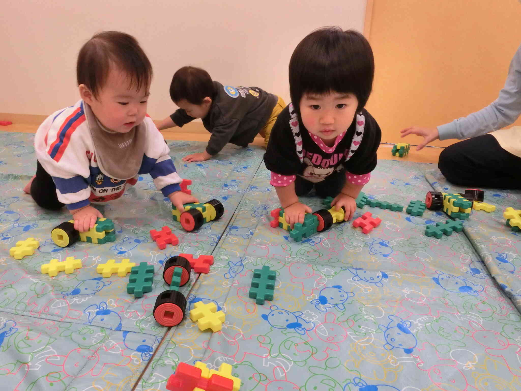 ひよこ組 遊びがいっぱい！｜ニチイキッズきのかわ保育園｜ニチイキッズ