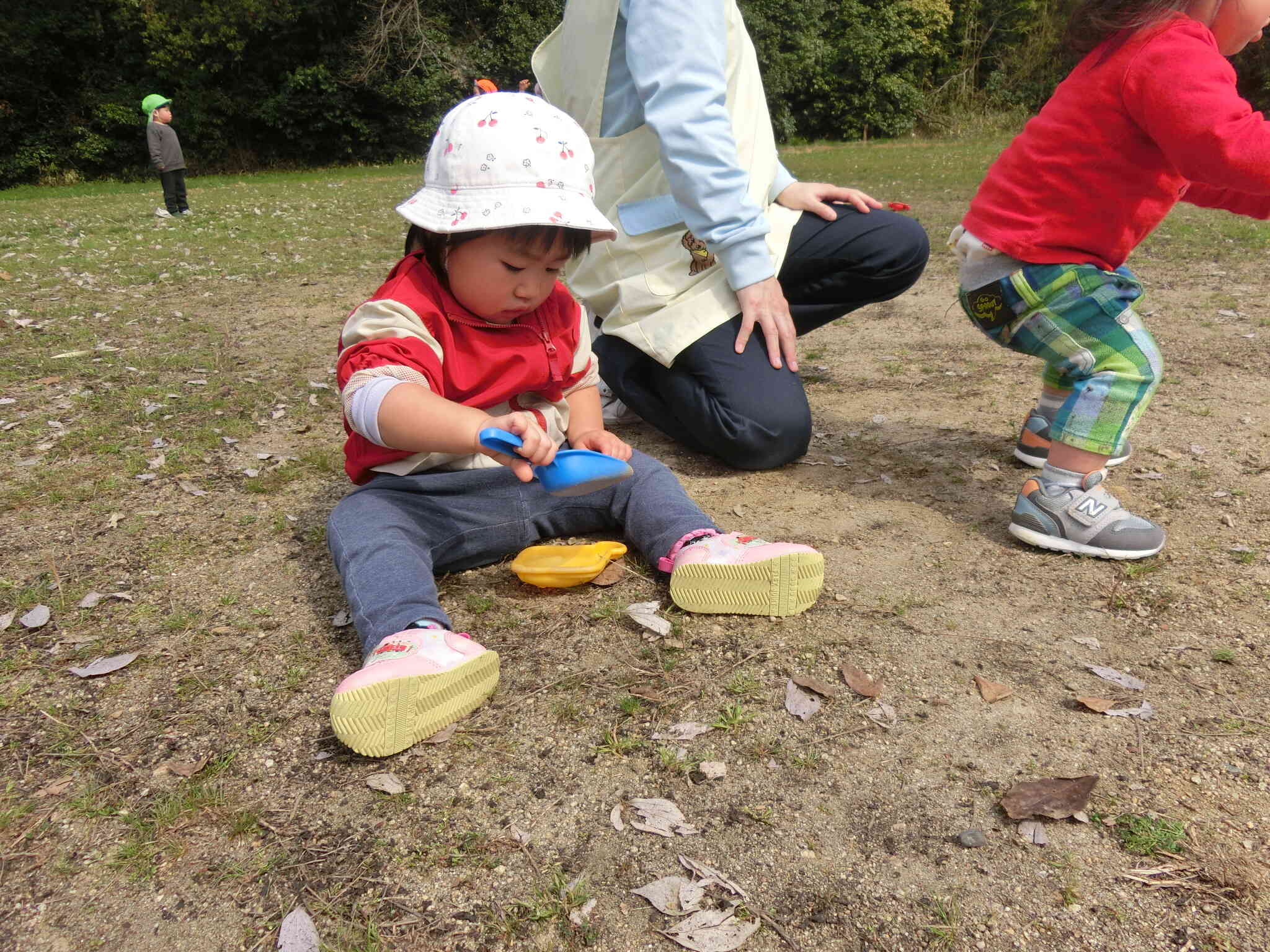 いっぱい砂を入れていくよ♫