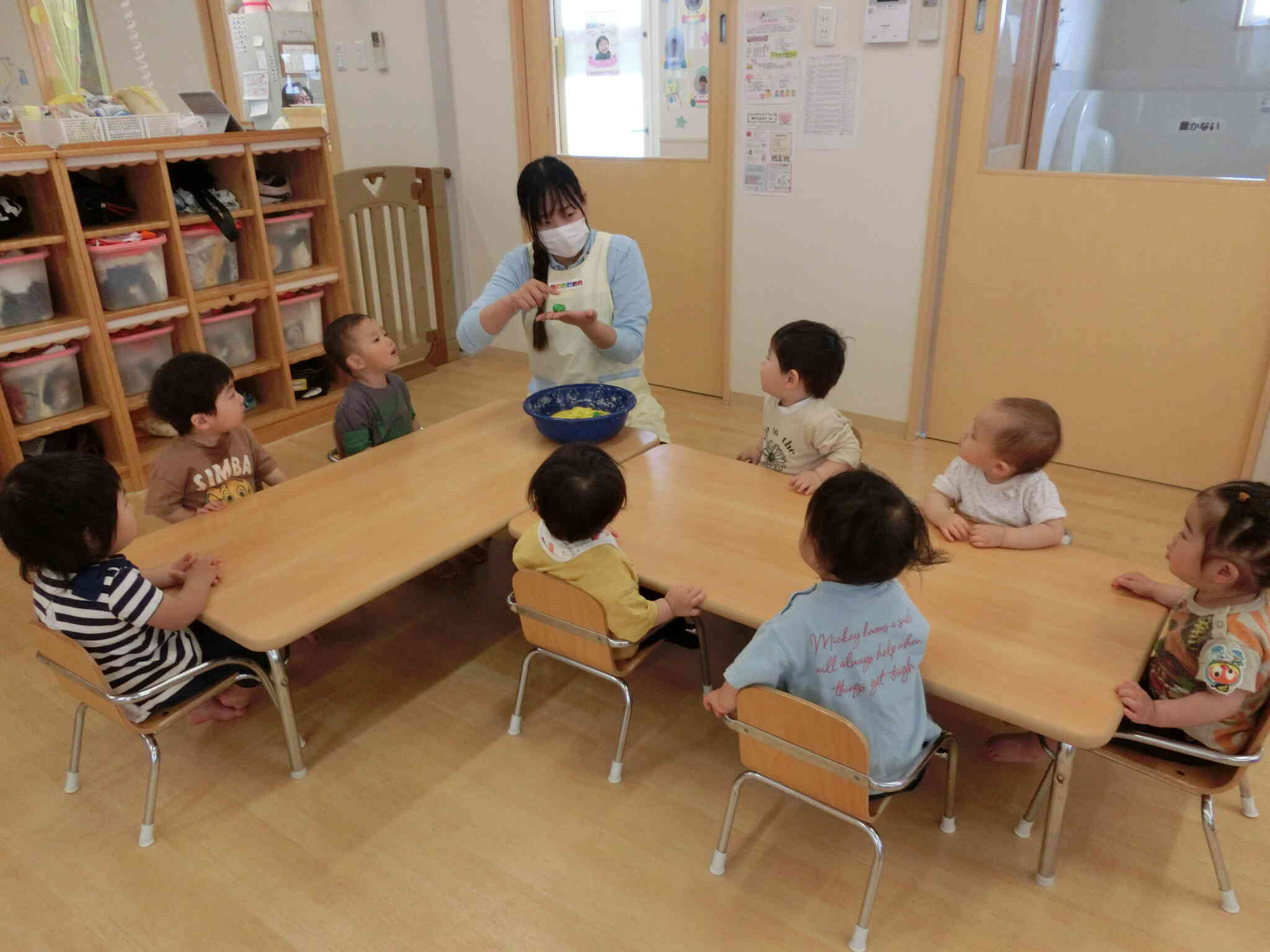 あひる組　小麦粉粘土で遊んだよ①