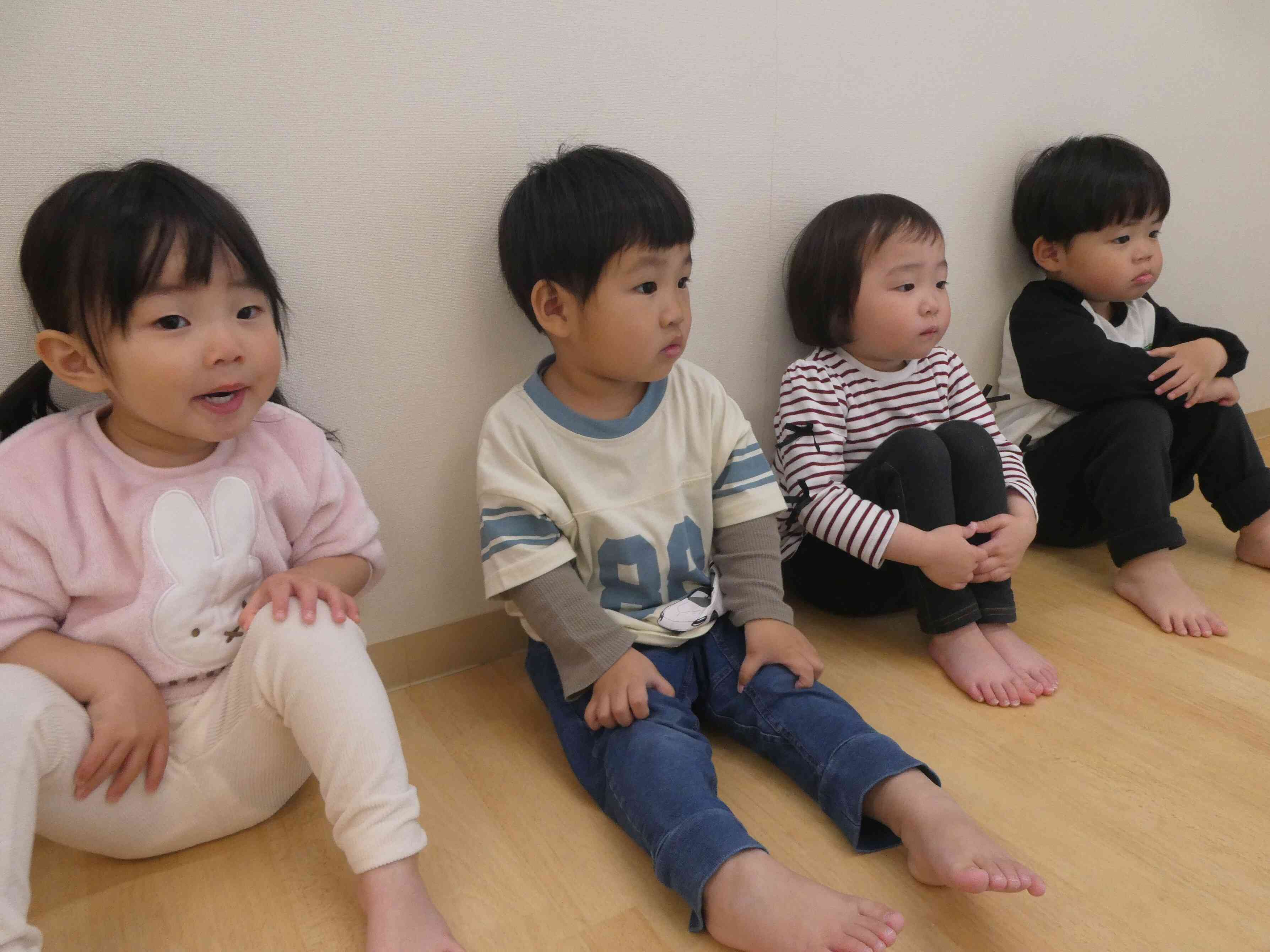 先生の履き方を見ているよ